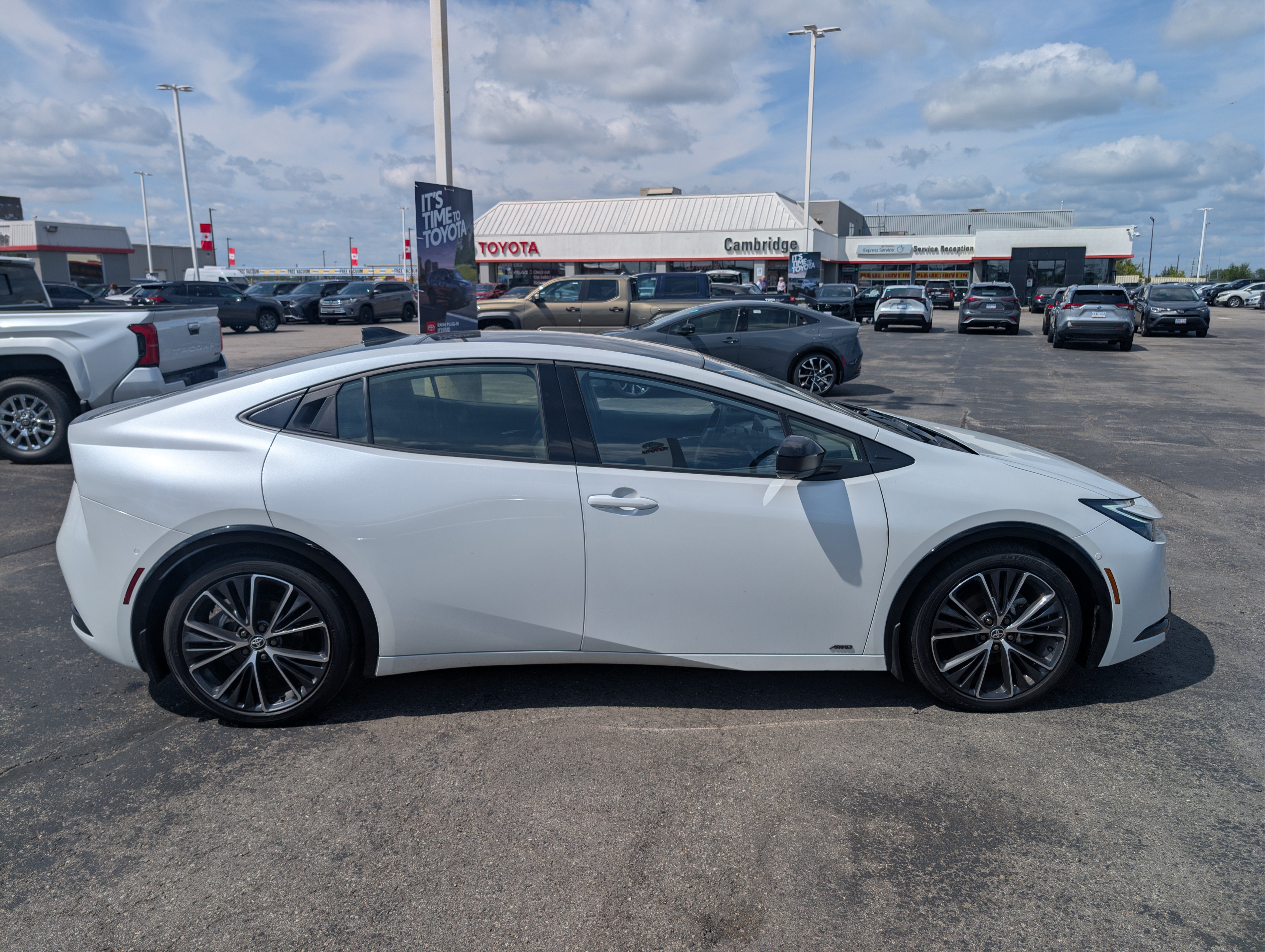 2024 Toyota Prius Limited AWD-e - photo 4