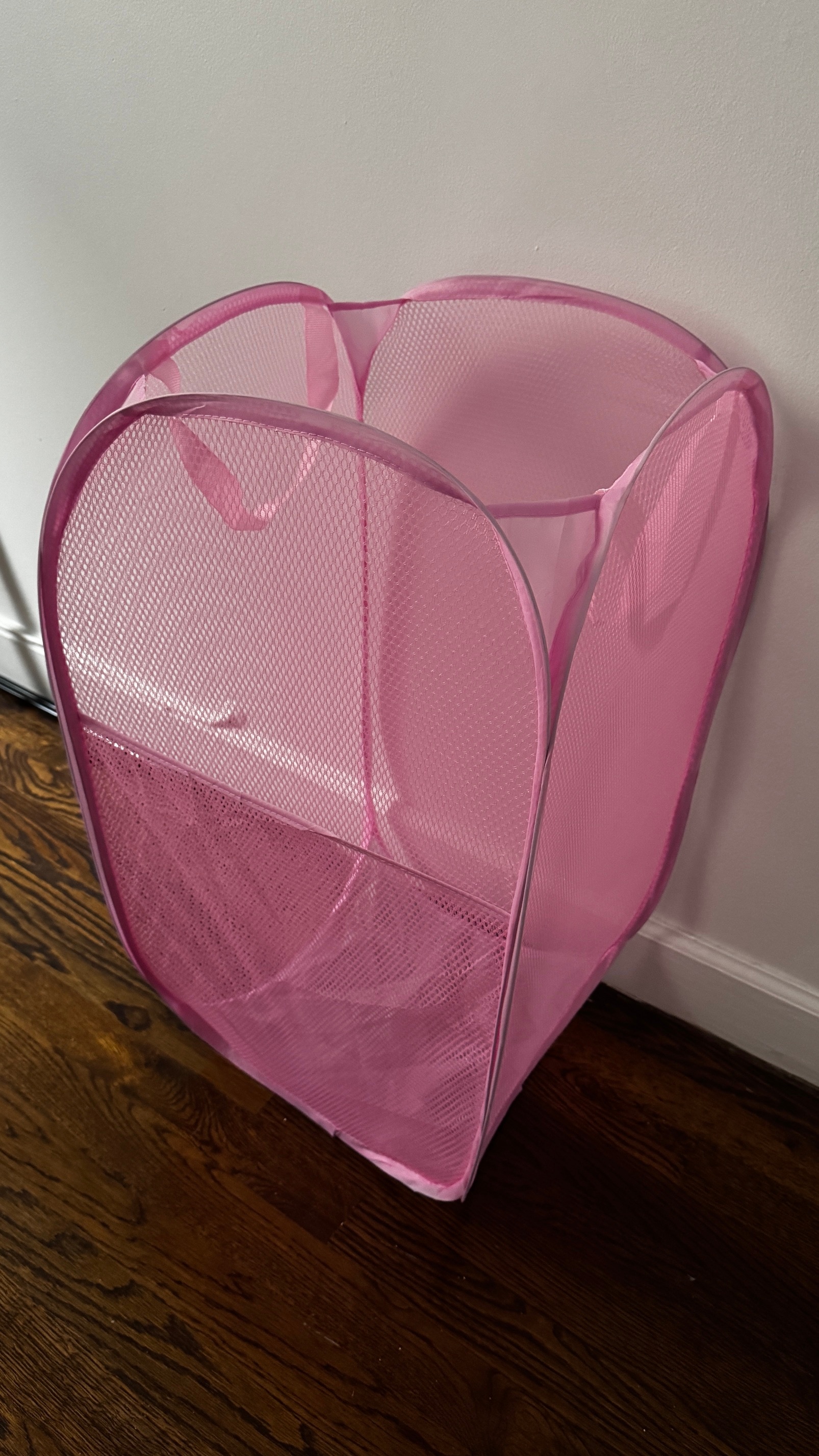 Laundry mesh basket, foldable