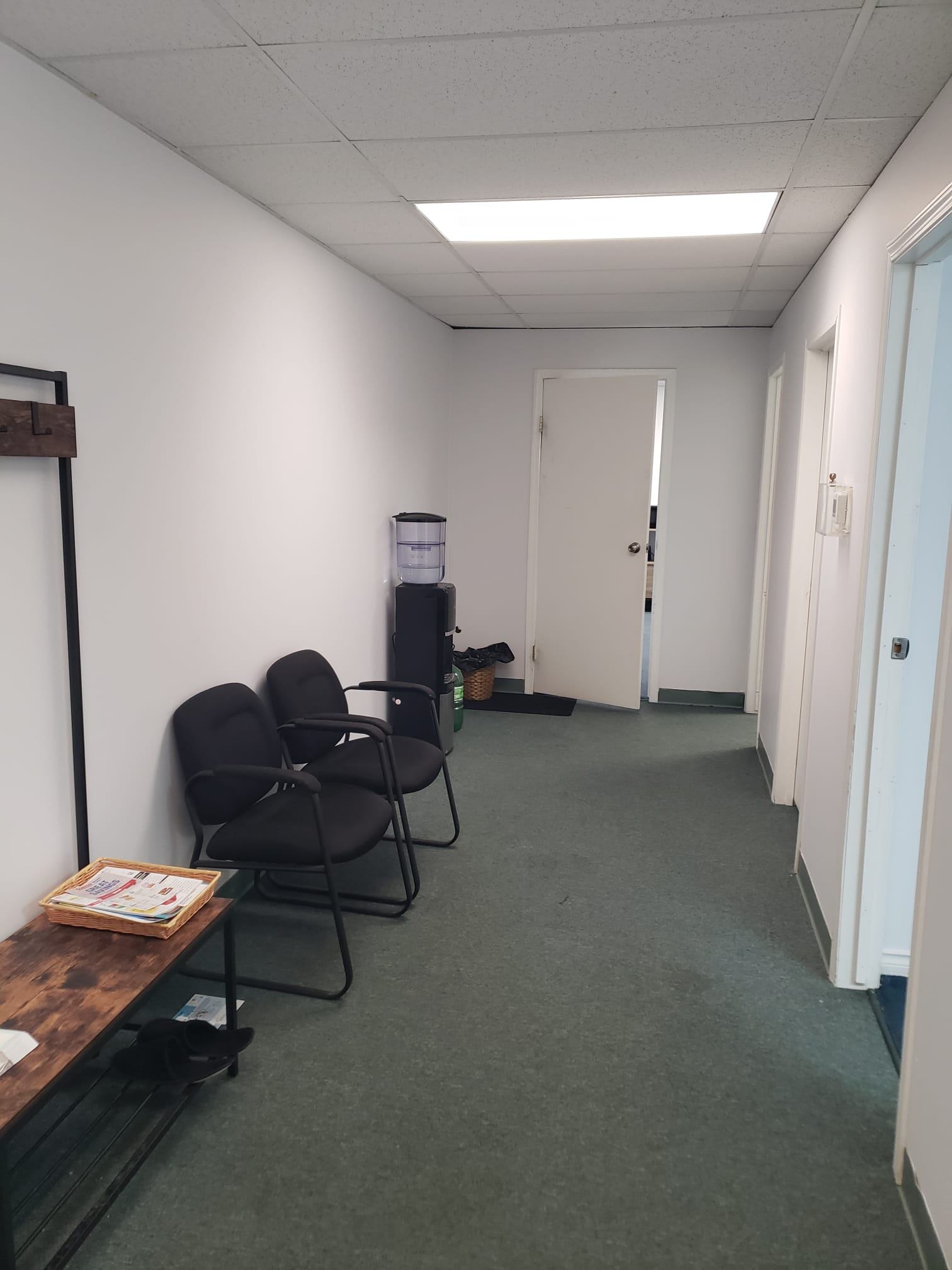 ✨ Available Immediately - Office Space for Rent ✨ - photo 2
