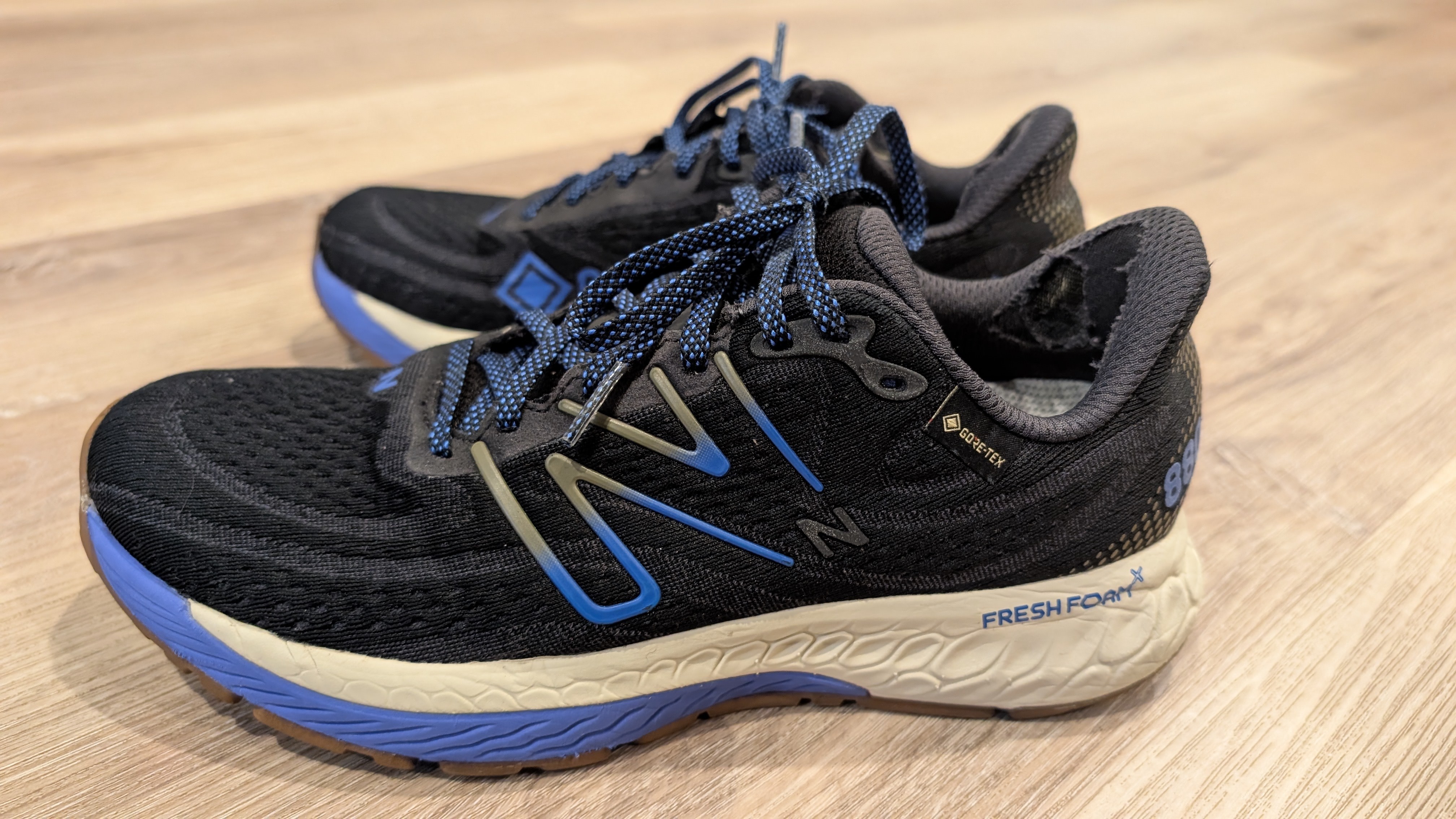 New Balance 880 v13 Gore-Tex – Women’s Size 7.5 (Wide)