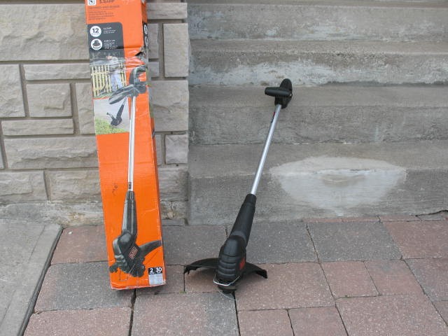 Black and Decker Corded Grass Trimmer and Edger, LIKE NEW - photo 3