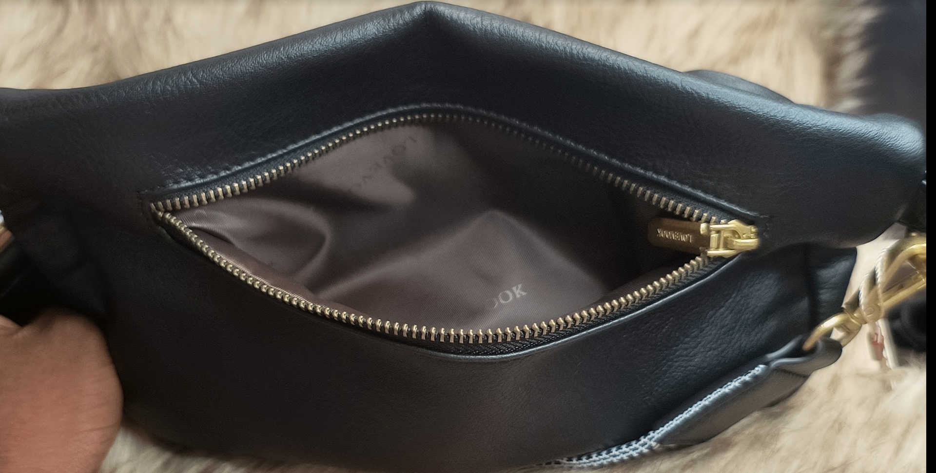 Lovevook Vegan Leather Crossbody Fanny Pack - photo 5