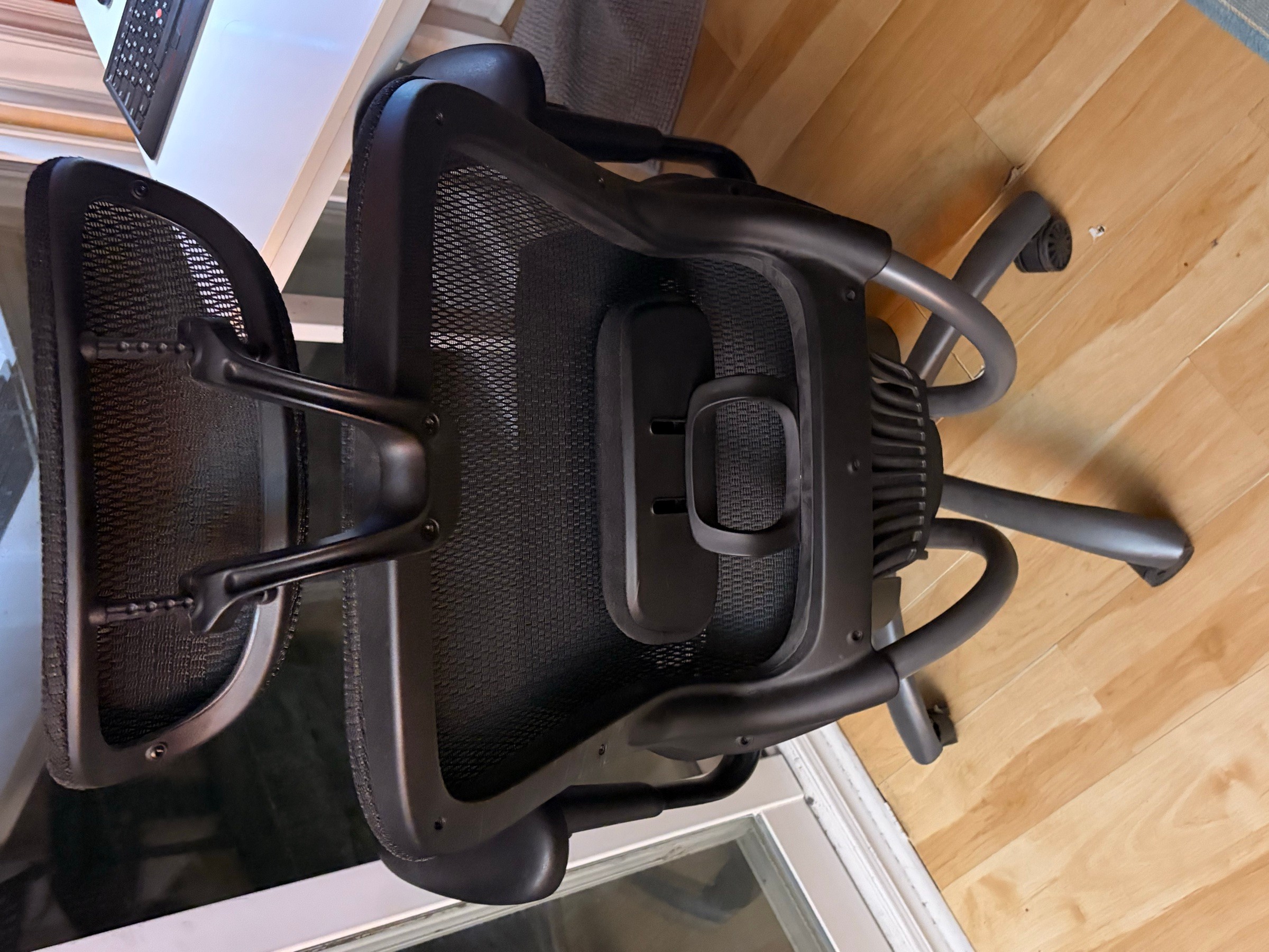 Ergonomic mesh office chair — adjustable arms + headrest - photo 2