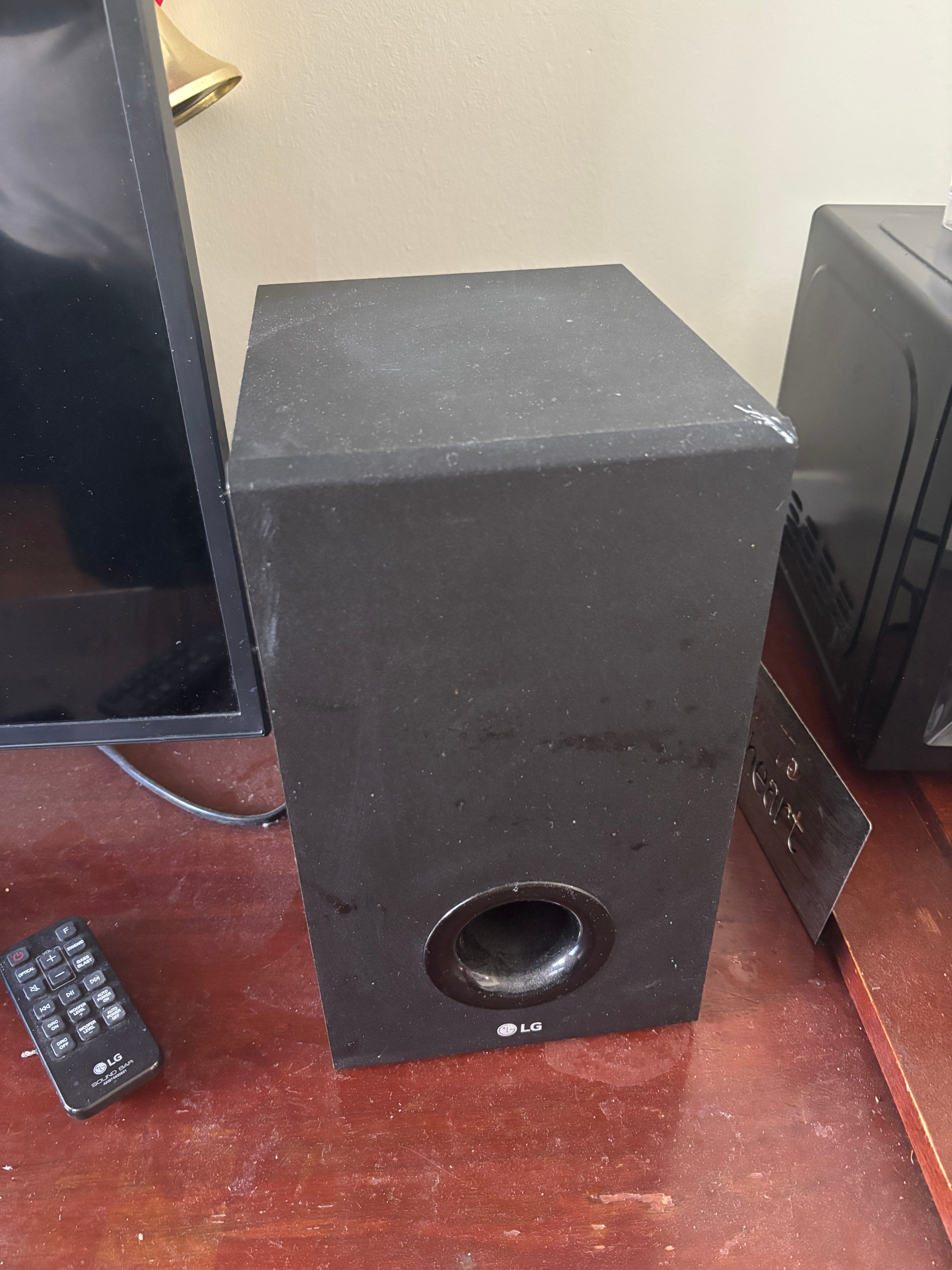 Samsung 50” 4K Smart TV + LG Soundbar & Subwoofer |Move-Out Sale - photo 4