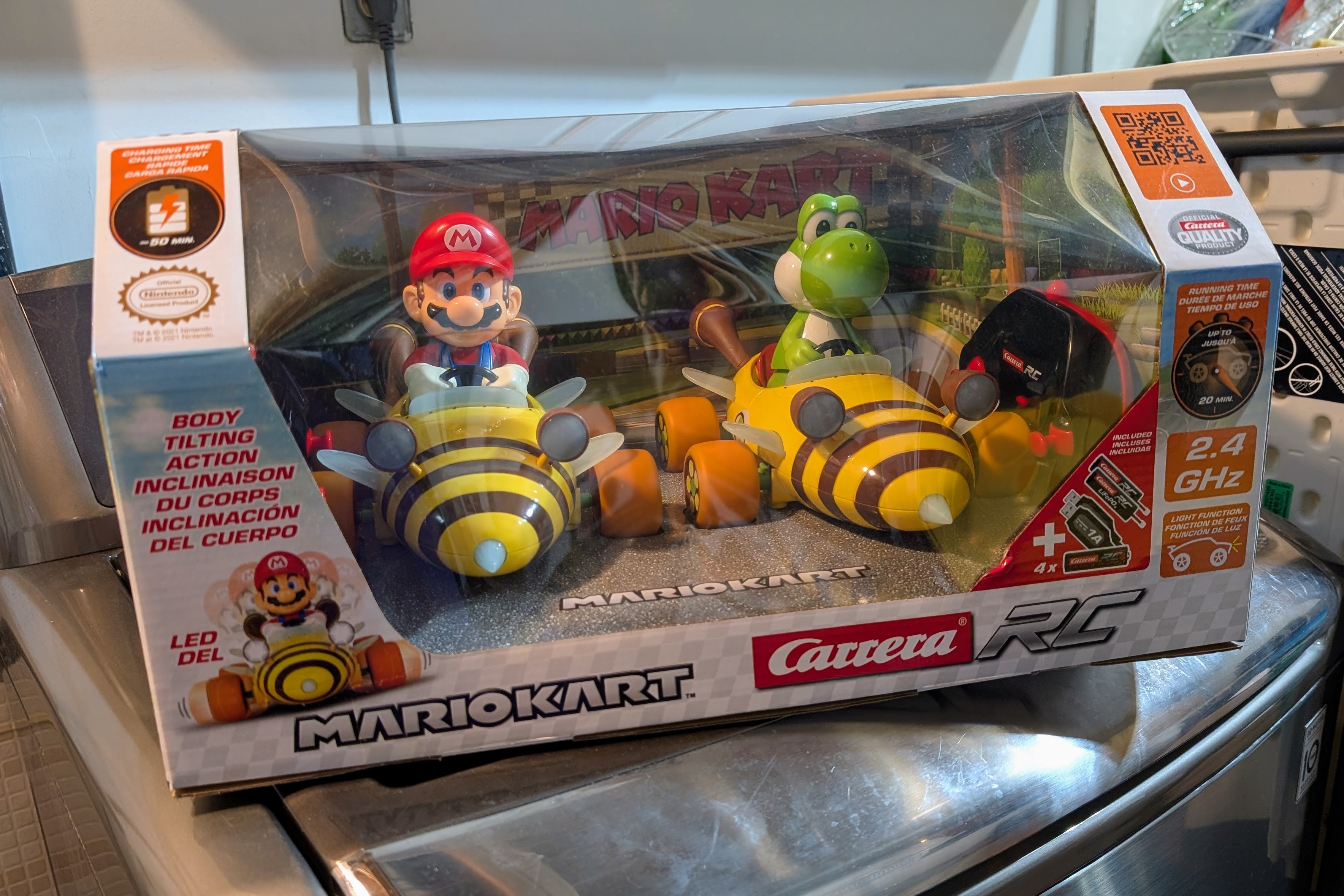 Carrera RC Mario Kart Bumblebee Yoshi RC Car - photo 2
