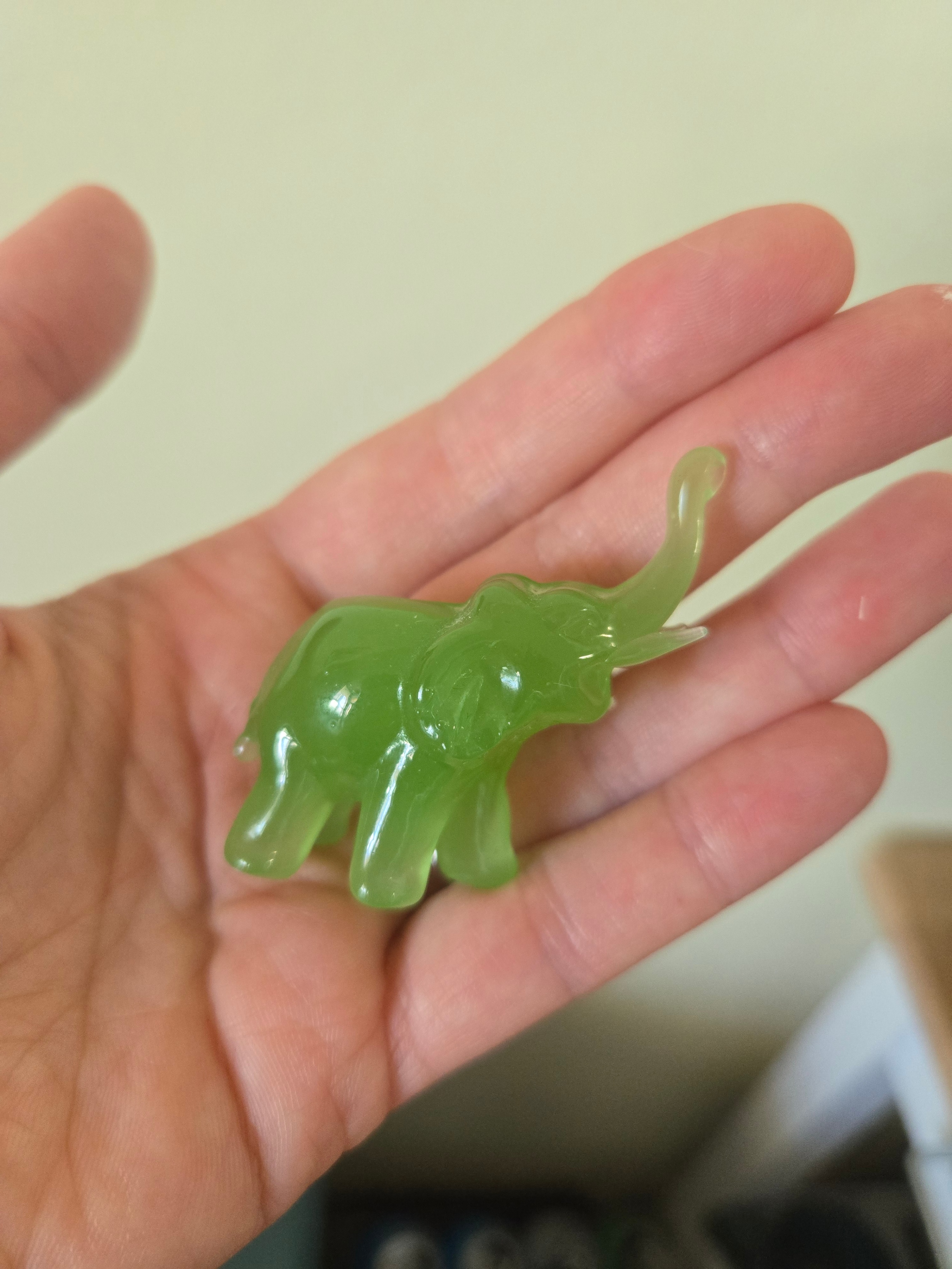 Small Jade Elephant Figurine - photo 5