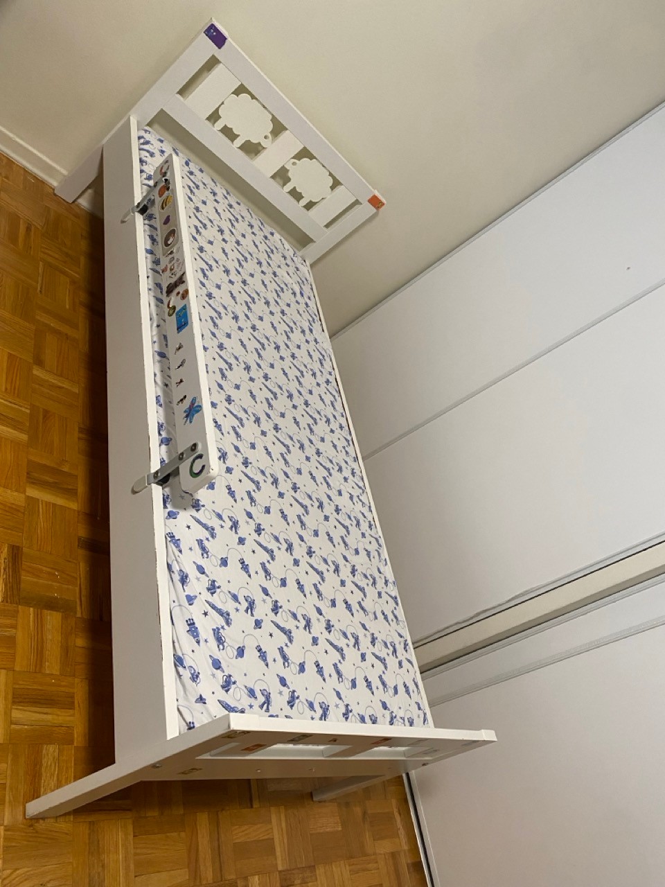 IKEA KRITTER Kids Bed Frame + Mattress + Brand New Bedsheet - photo 3
