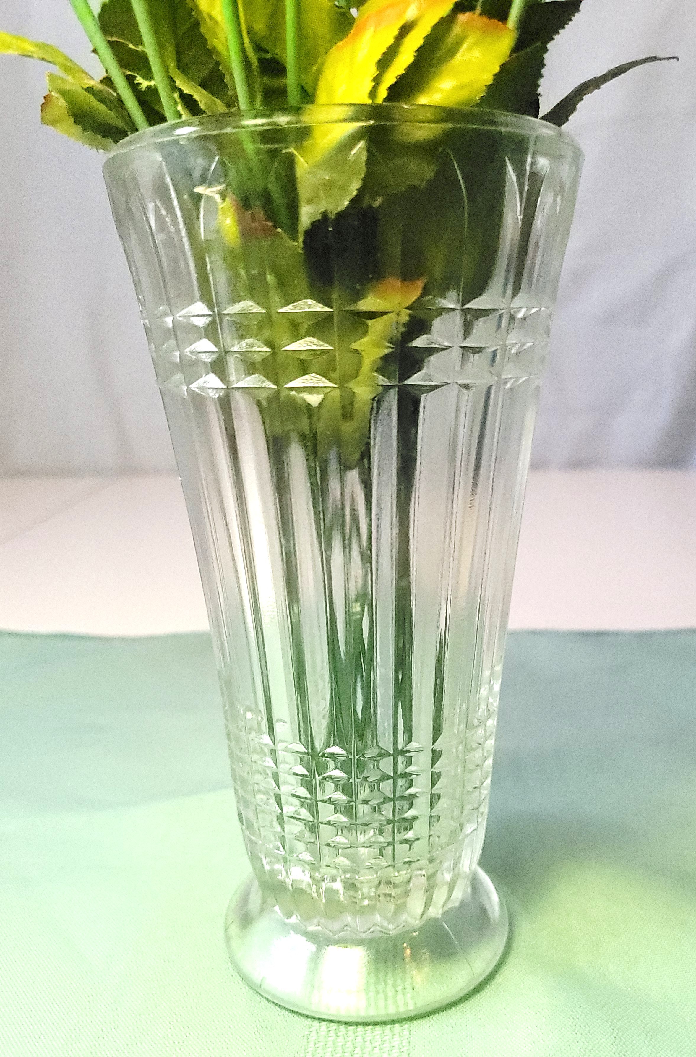 1975 Clear Pressed Glass Vase Ribbed Diamond Pattern Faux Floral - photo 3