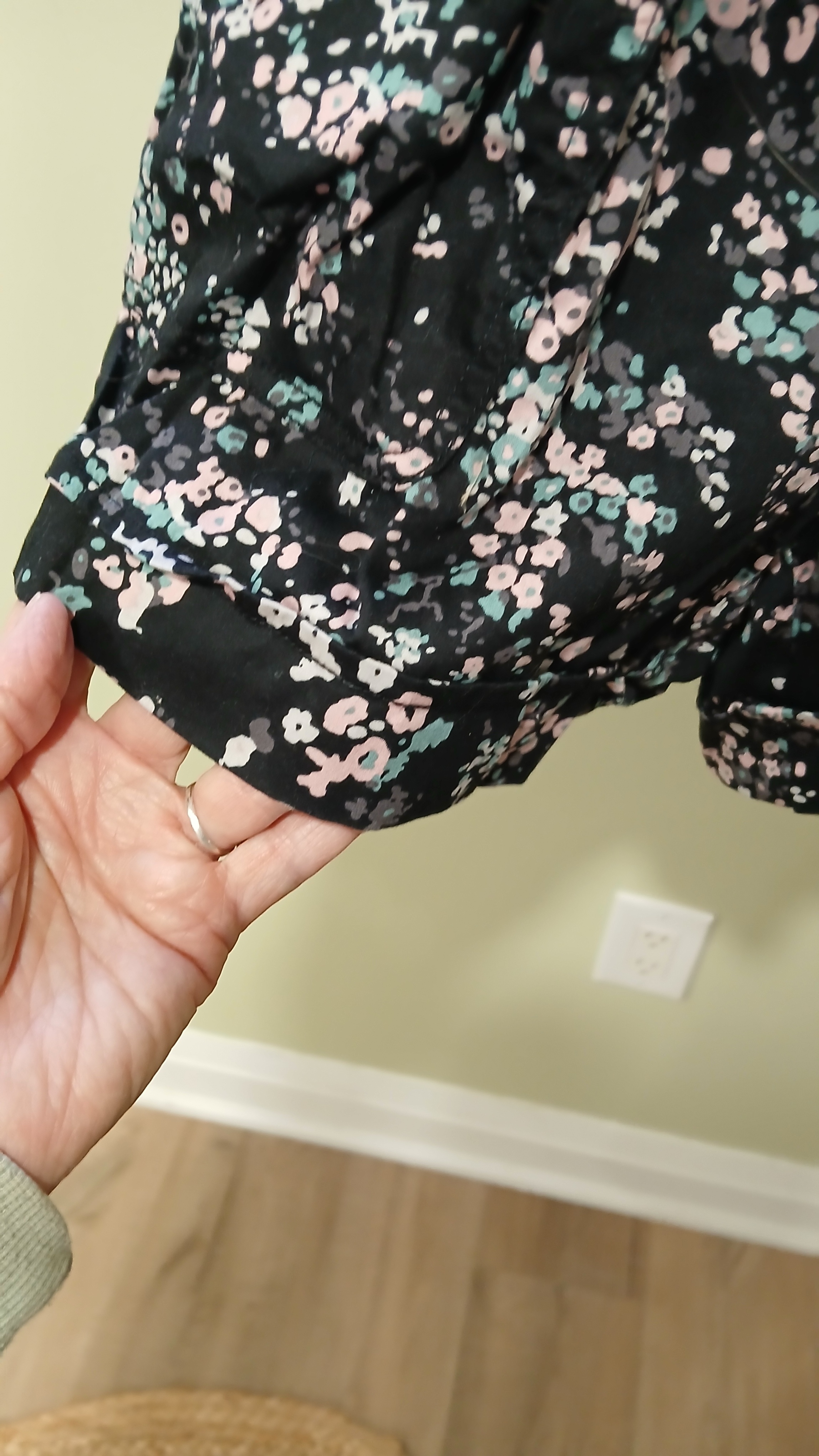 Dynamite Floral Black and Pink Shorts Romper,Small - photo 3