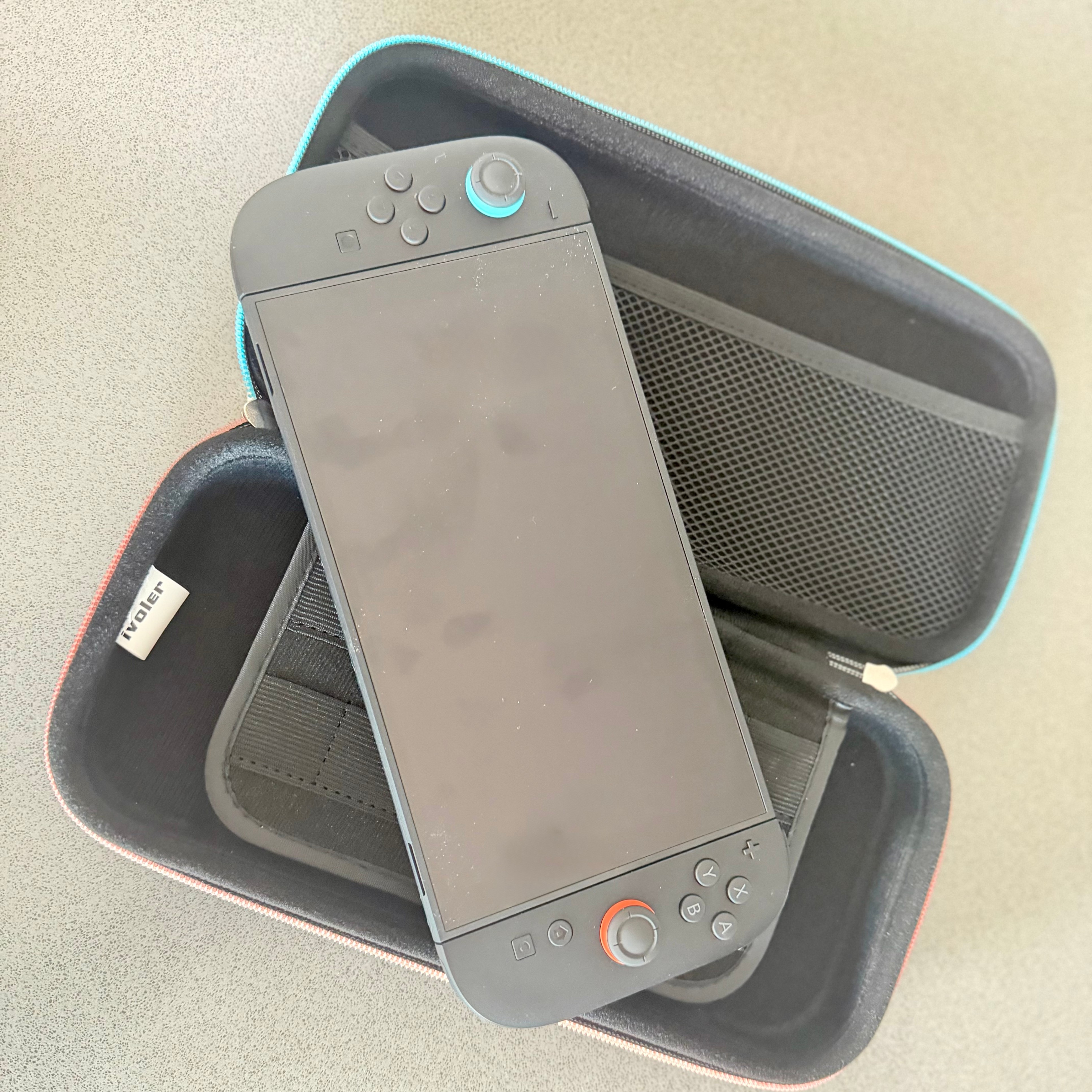 Nintendo Switch 2 + Case + 2 Games - photo 3