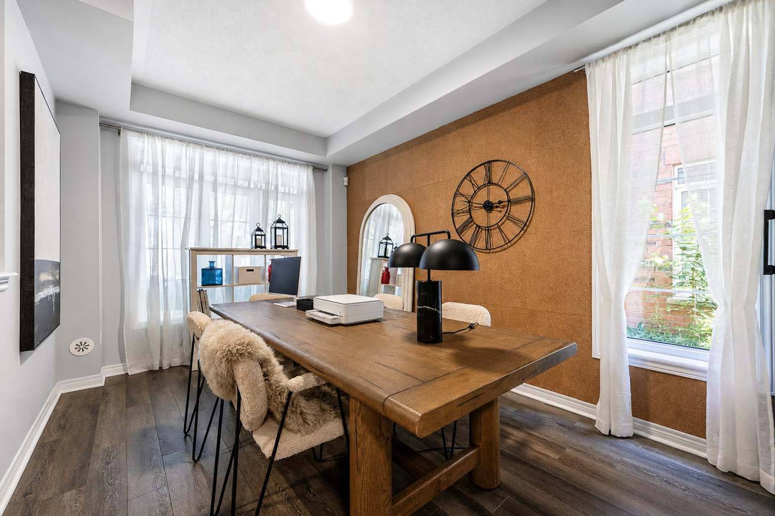 3 Beds/ 4 Baths - 🏡 Exceptional Family Home in Oakville - photo 5