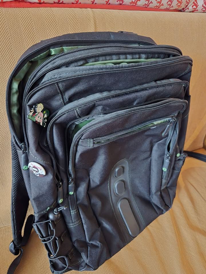 Targus bagpack with many pockets