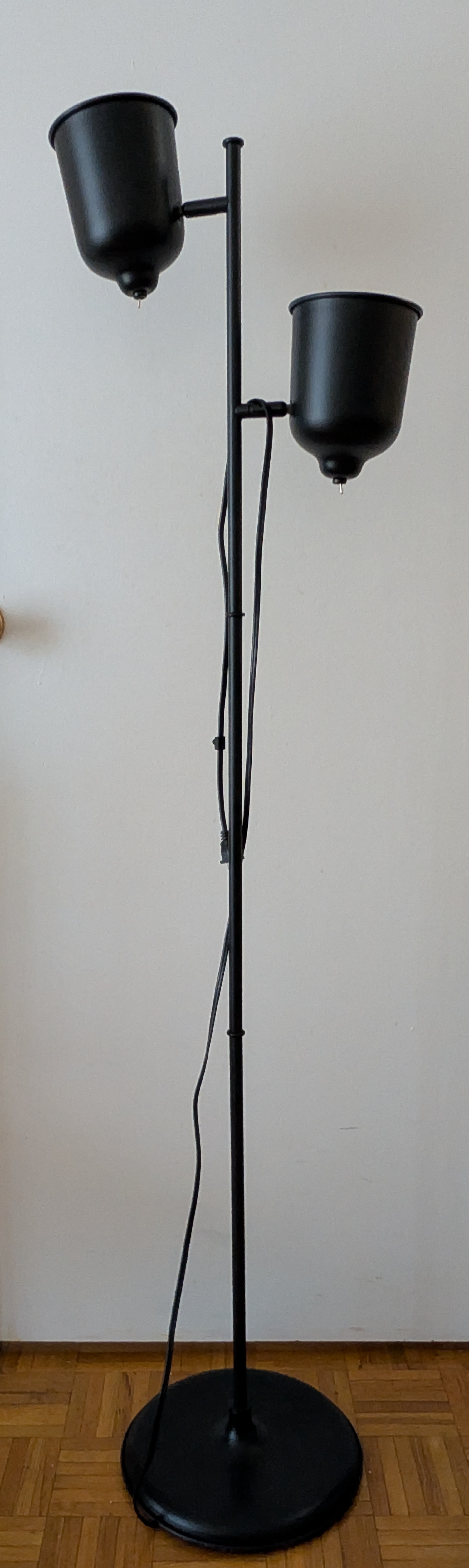 ‼️MOVING OUT SALE‼️ IKEA Black double head floor lamp - photo 3