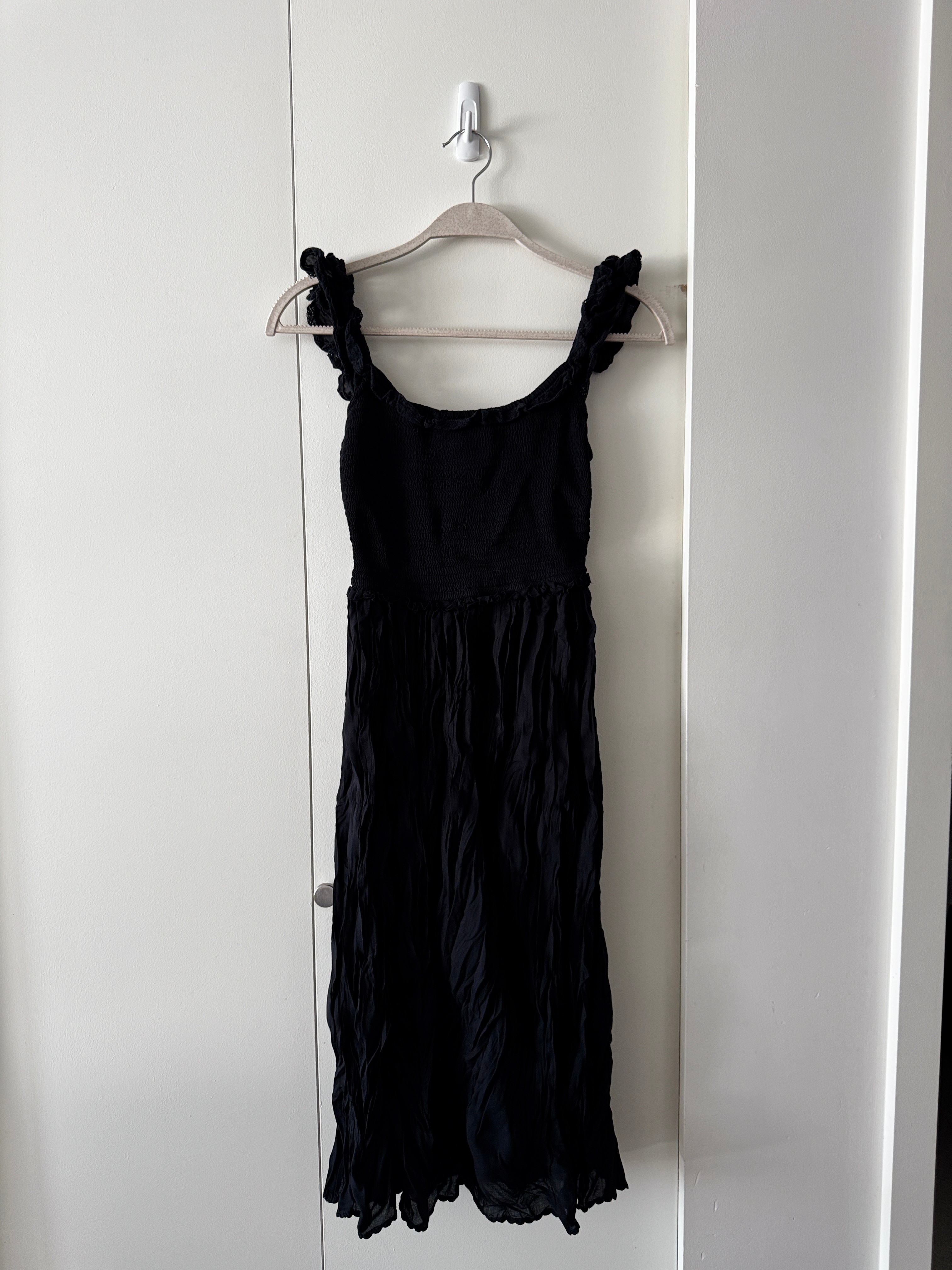 Wilfred (Aritzia) Reminisce Dress – Black Smocked Midi, Size 2XS