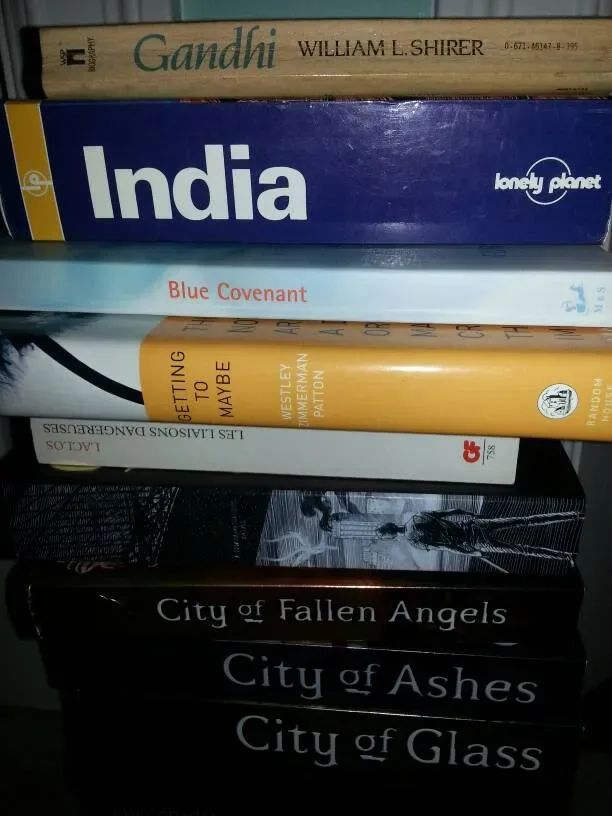 Books on my book shelf! Scroll for more... English and French... - photo 5