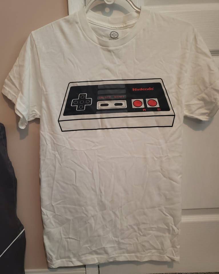 Men's (Unisex) Nintendeo NES Controller Shirt, Size Small. New.