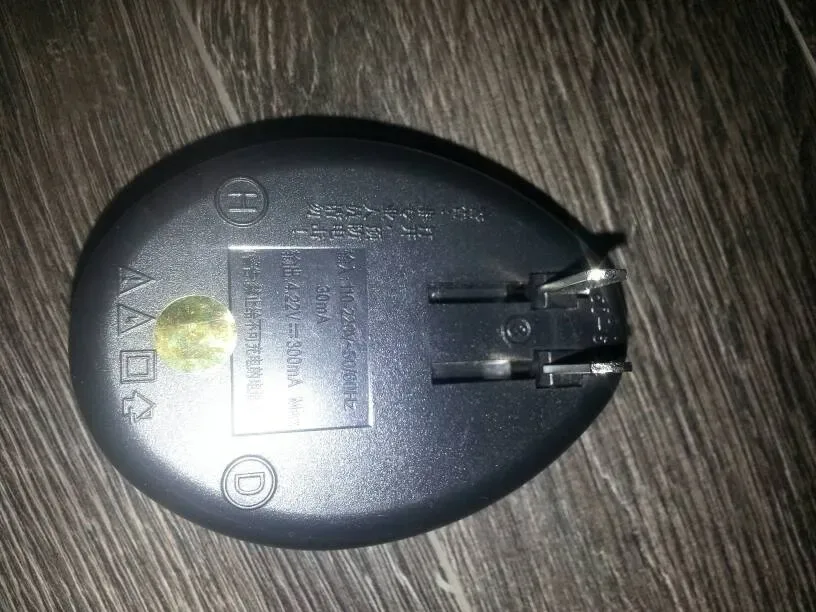 Universal Phone Battery Charger - photo 2