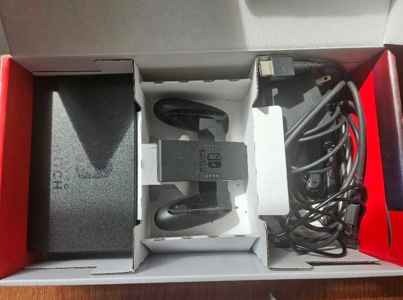 Nintendo Switch V2 Console – Excellent Condition - photo 3