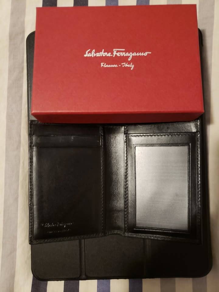Salvatore Ferragamo leather card case wallet. - photo 3