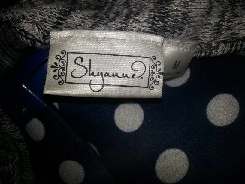 Shyanne Long - Sleeved Shawl/ Wrap -- Size Medium - photo 4