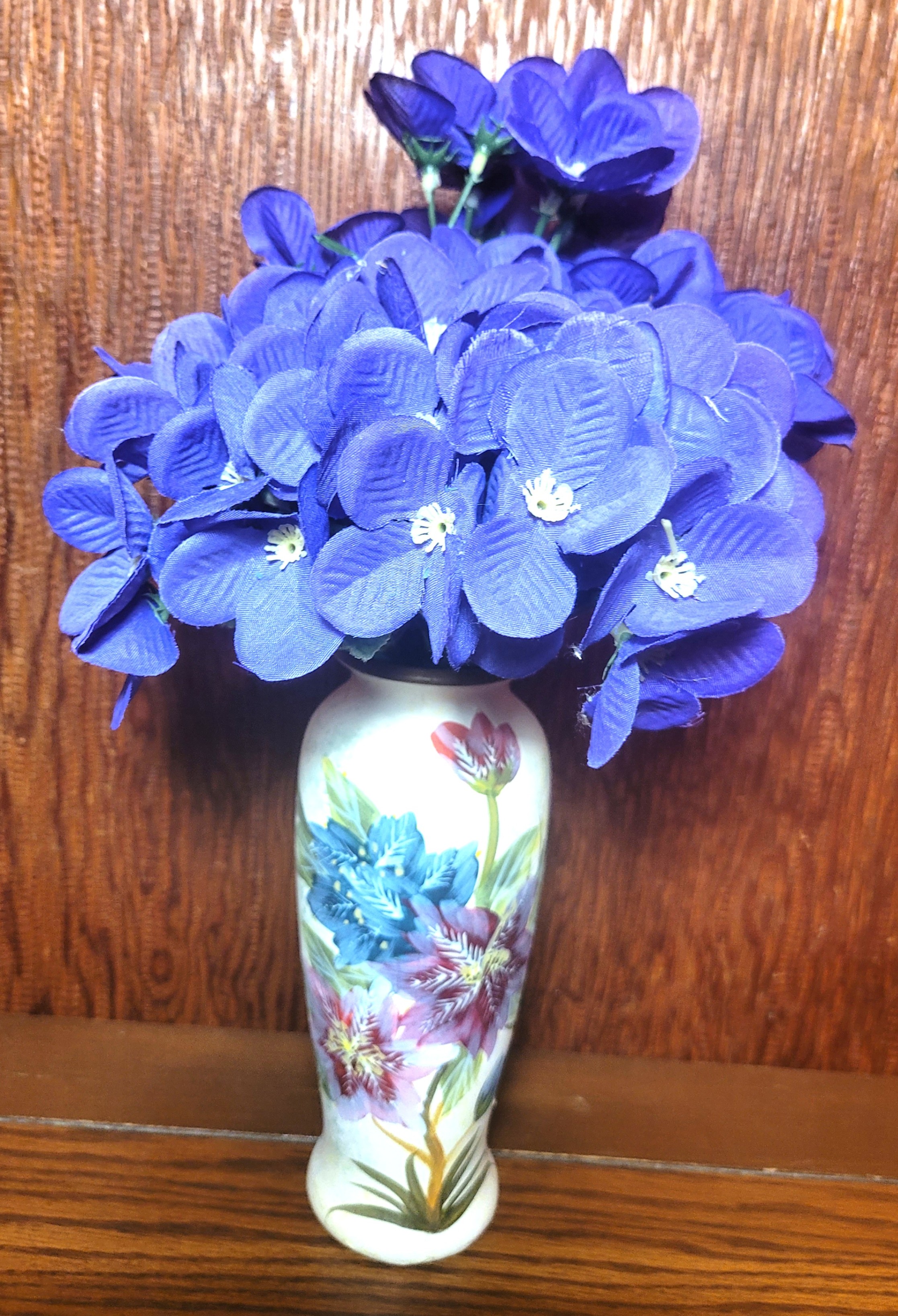 1970 Hand Painted Japanese Ceramic Vase Faux Purple Hydrangeas - photo 2