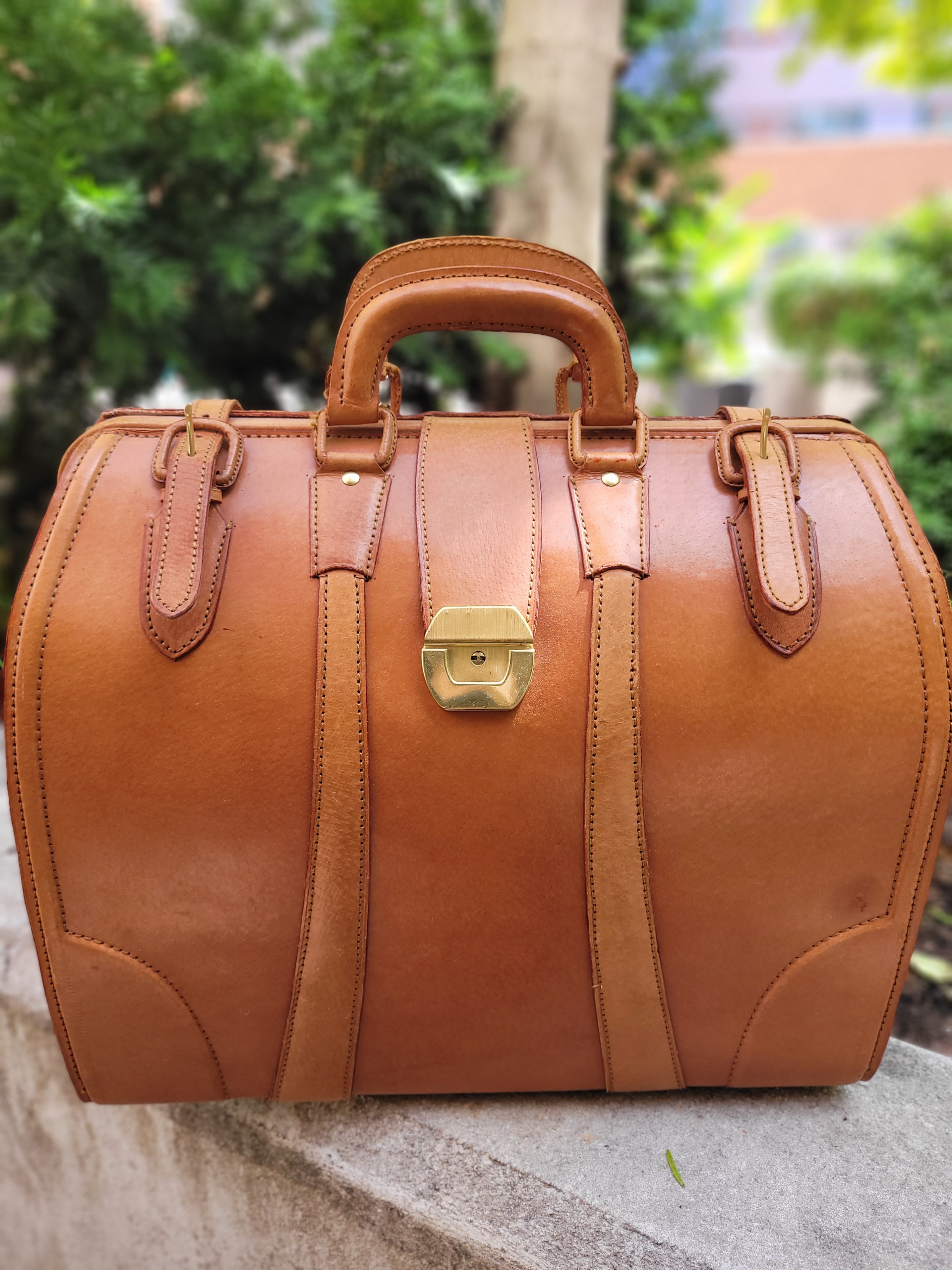 Doctor style leather bag