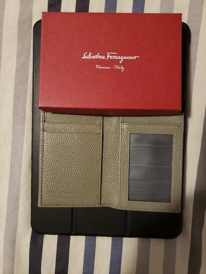 Salvatore Ferragamo leather card case wallet. Like new. - photo 4