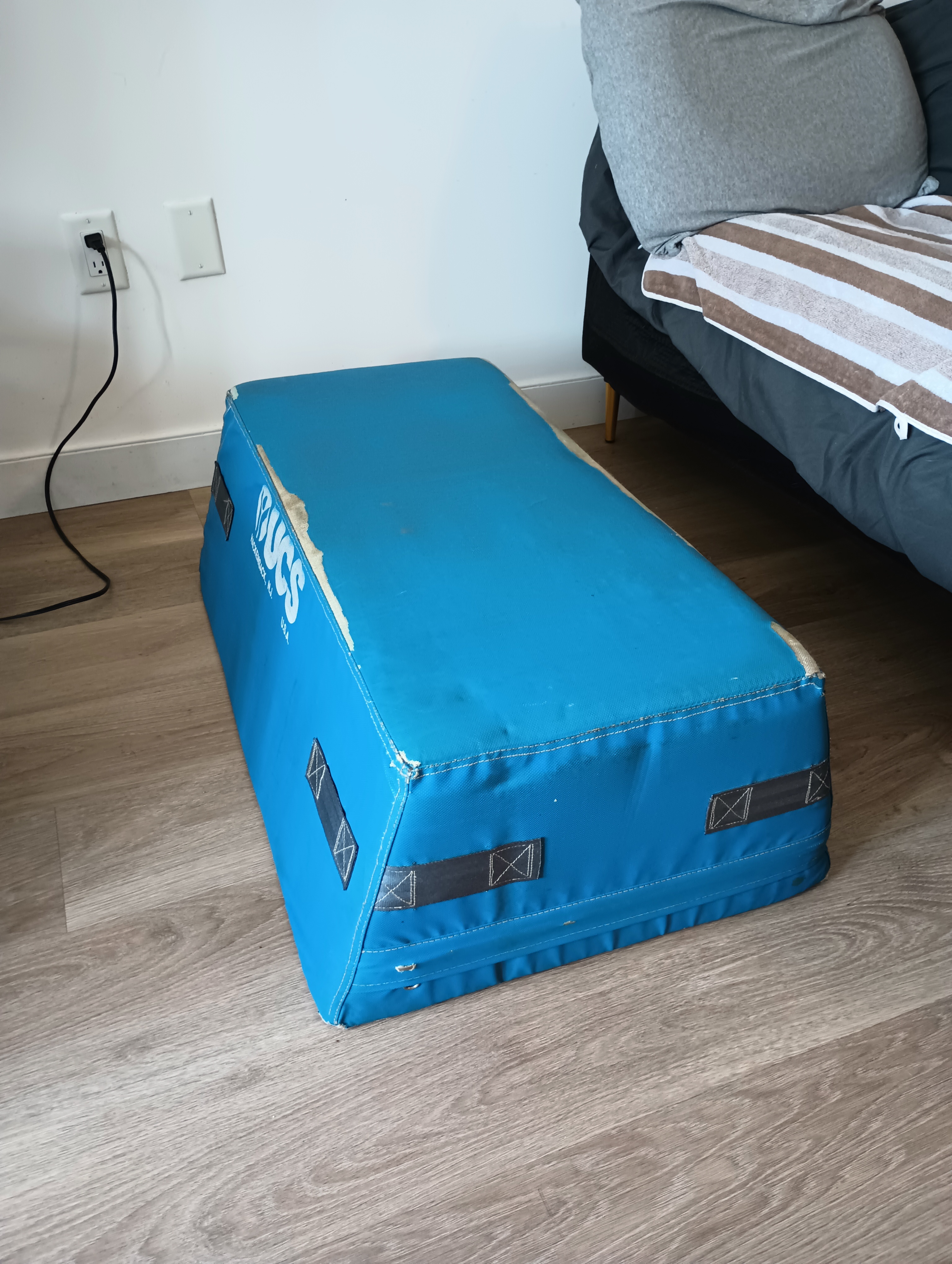 USC padded training equipment – work out block - photo 2