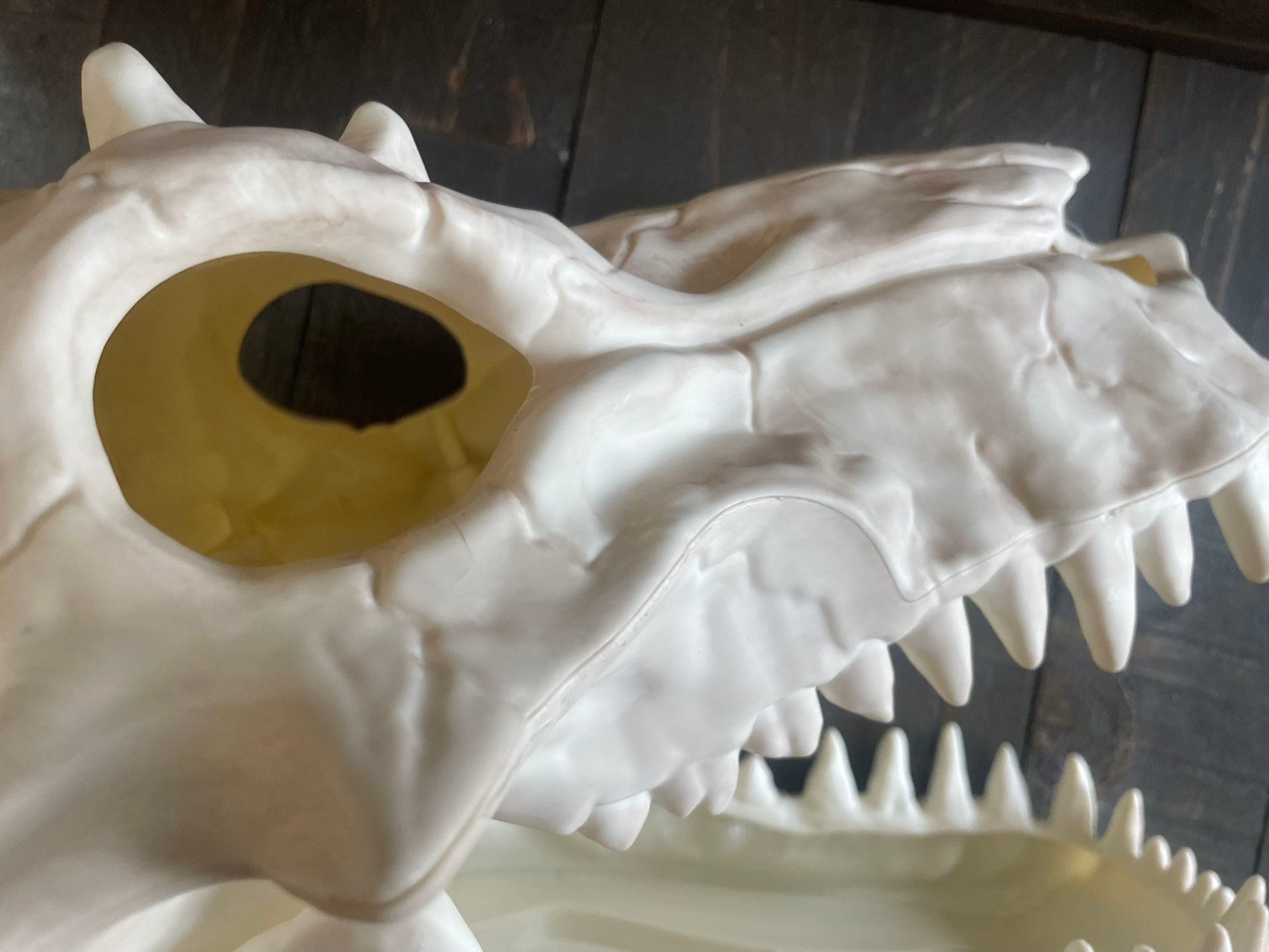 NEW - LED Light Up Dragon Plastic Skull With Moving Jaws - photo 5
