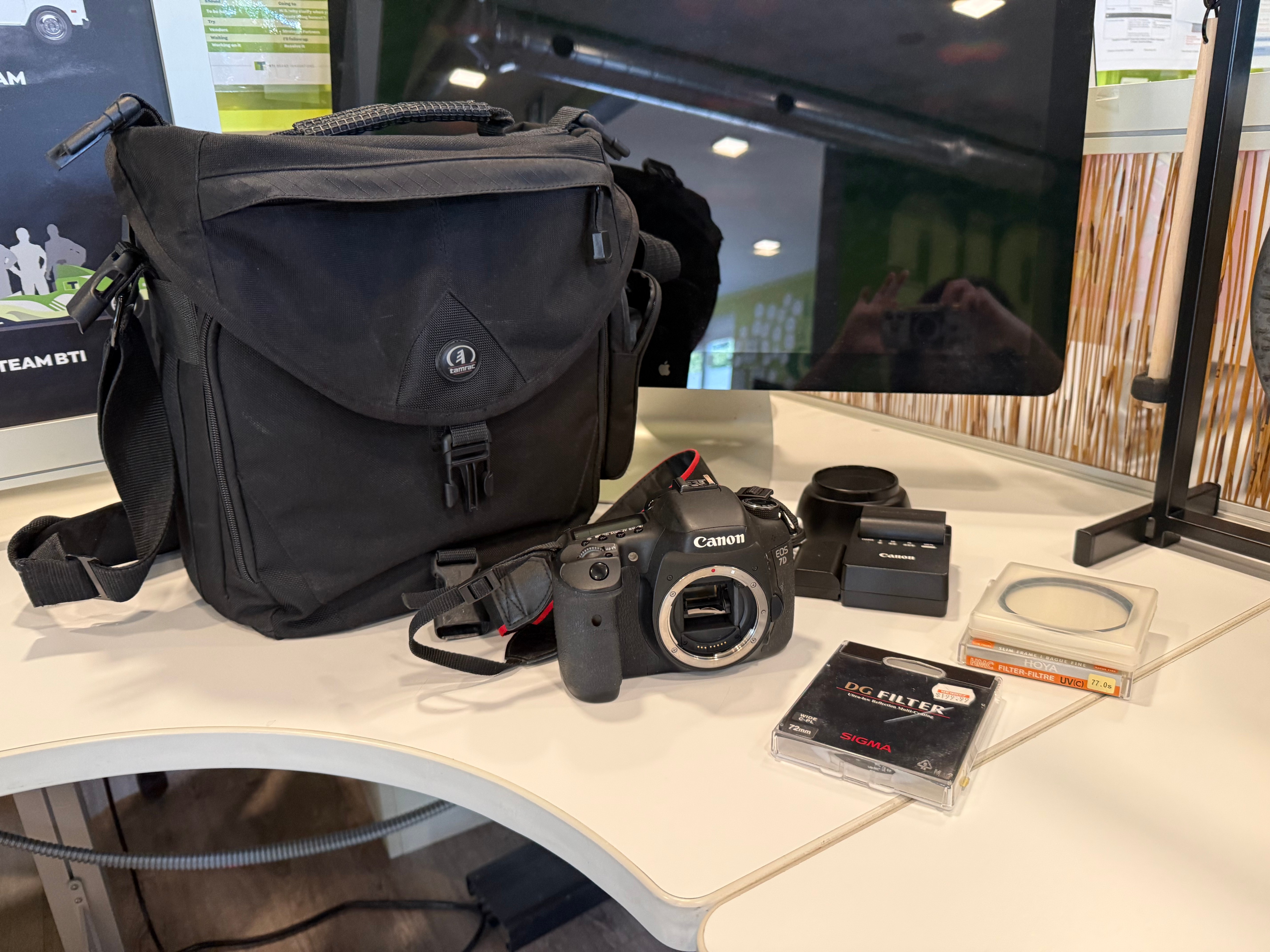 Canon EOS 7D Camera Bundle with Bag and Accessories