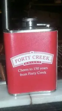 Patriotic Flask -- Red And White (Faux?) Leather In Canadian ... - photo 4