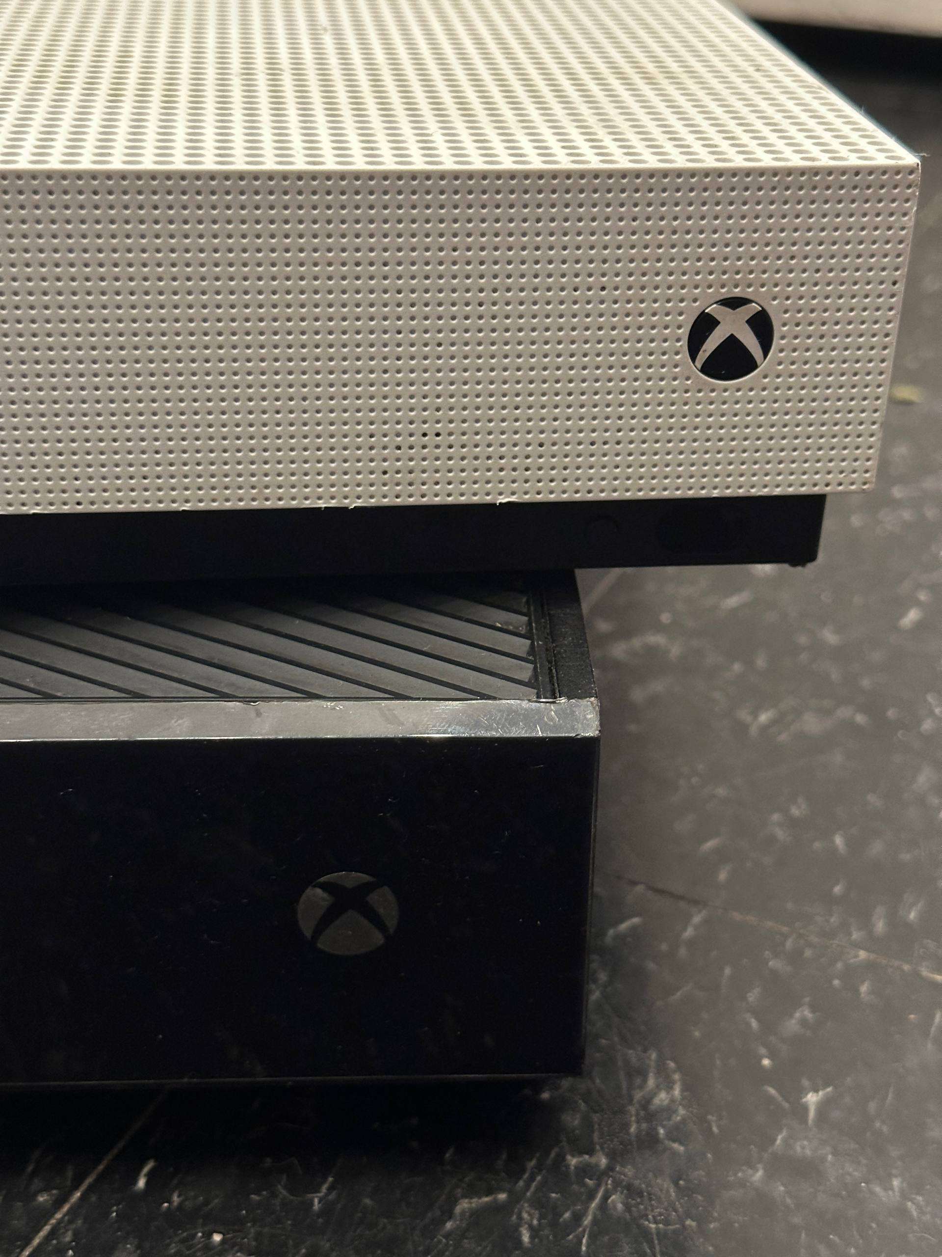 two XBOX consoles. As is for parts. - photo 2