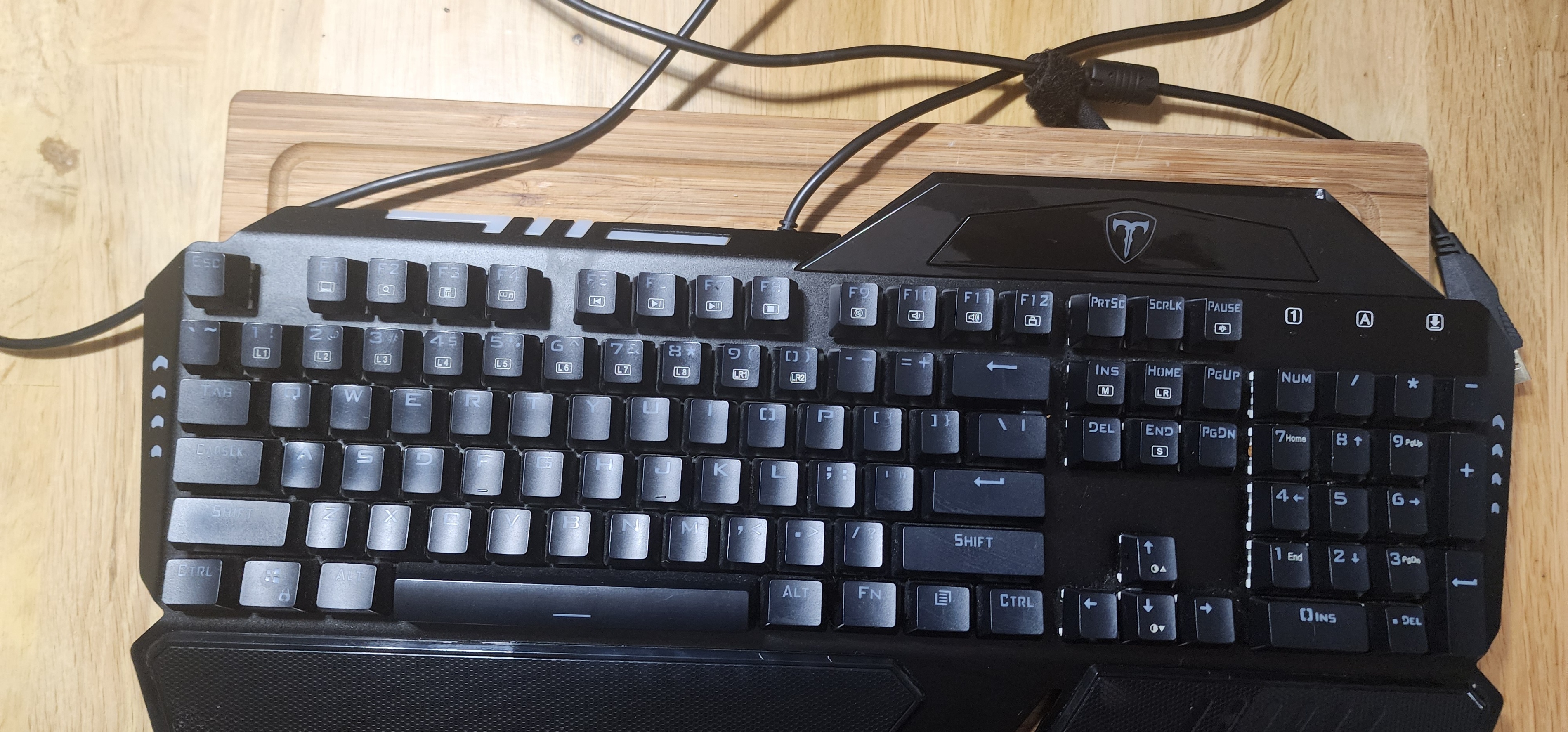 Thermaltake i-B00 Mechanical Gaming Keyboard