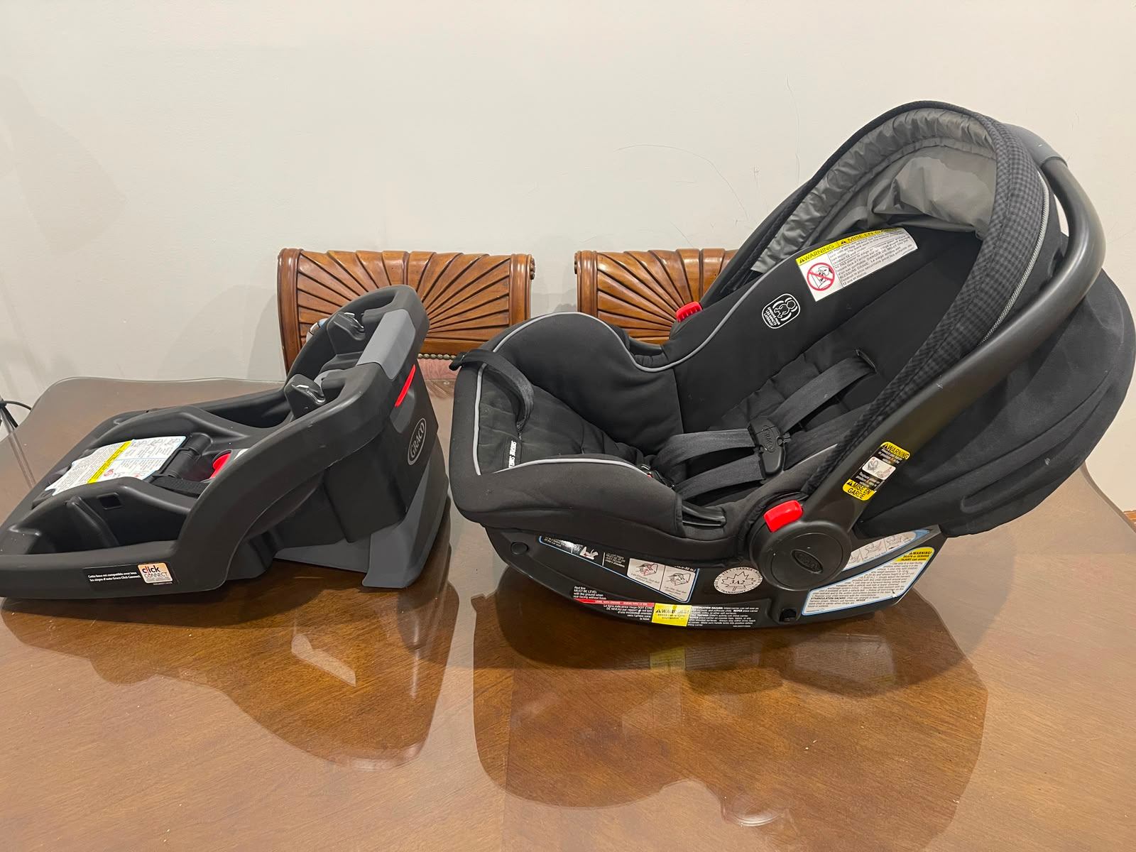Graco Infant Car Seat and Base - photo 2