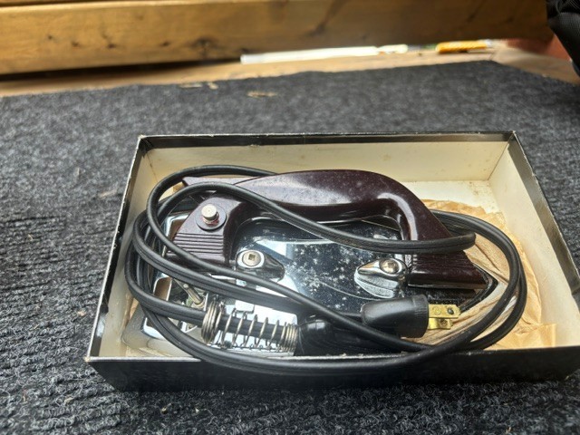 Samson Fold-Away Travel Iron - photo 2