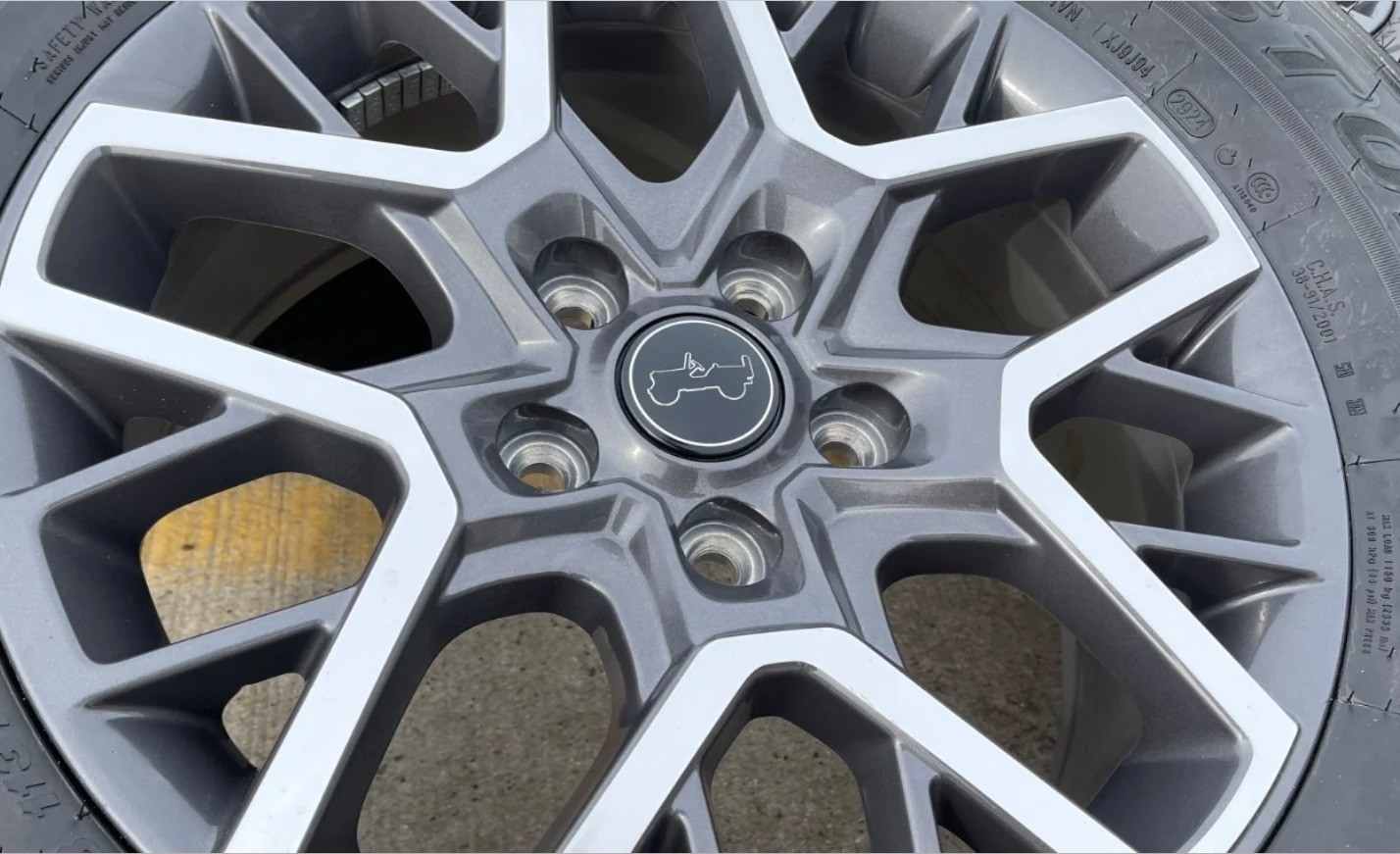 18”GrandCherokee/Durango(5x127)+235/65/R18 Firestone A/S - photo 2