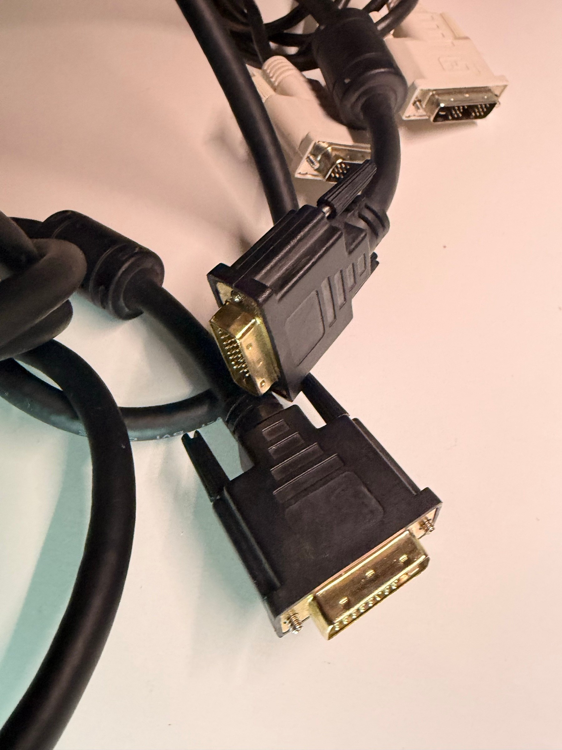 Computer cable & adapter lot — DVI, HDMI, VGA - photo 4
