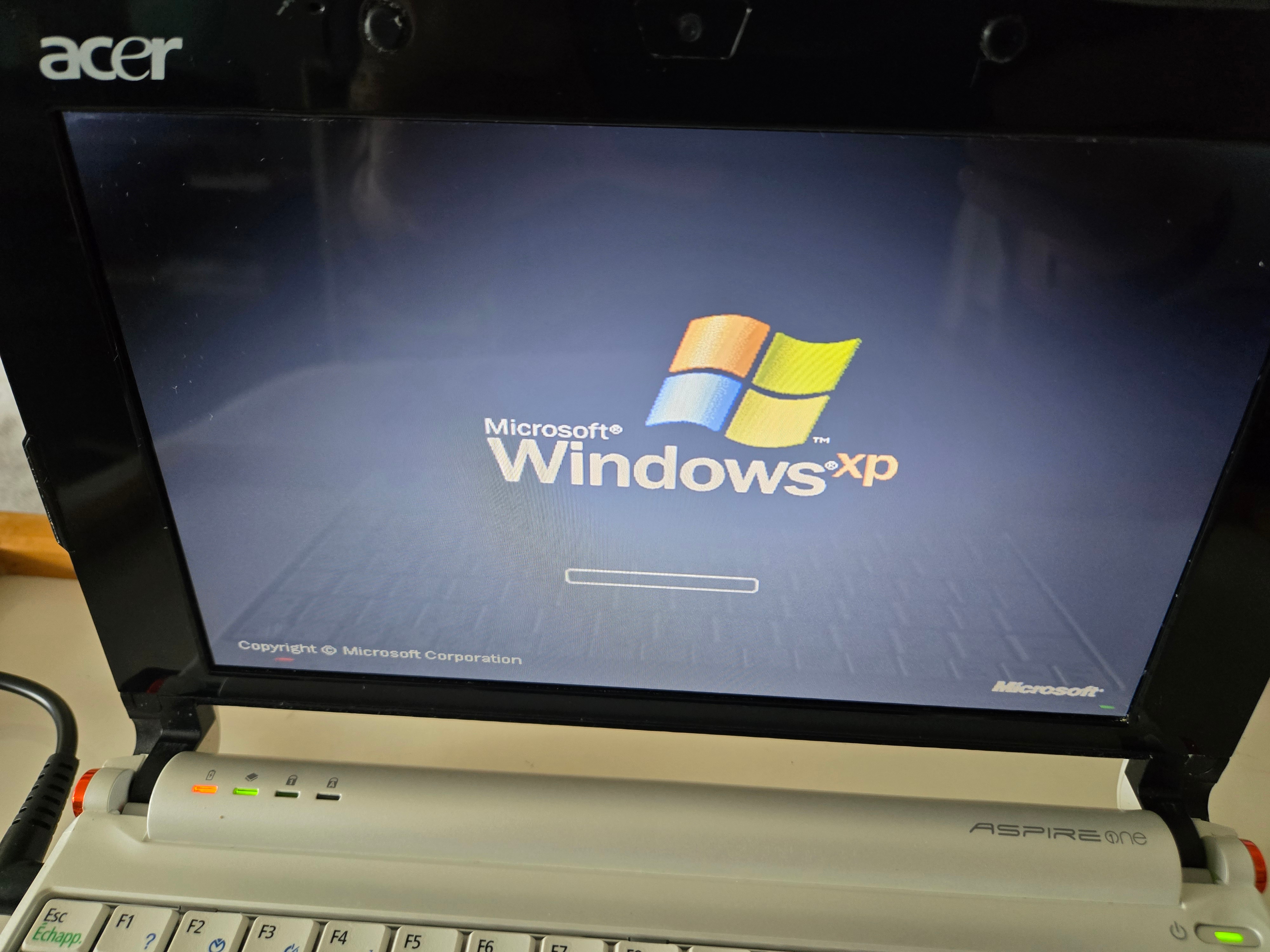 Acer Aspire One ZG5 Laptop - photo 3