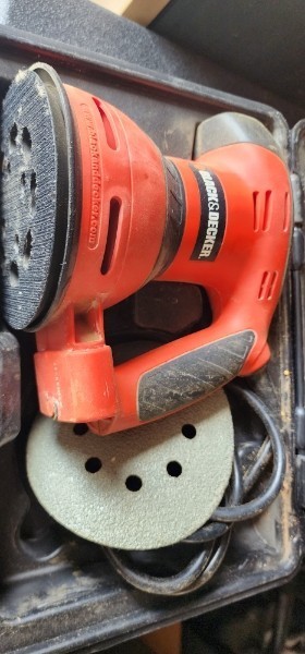 Black & Decker Random Orbit Sander with Case