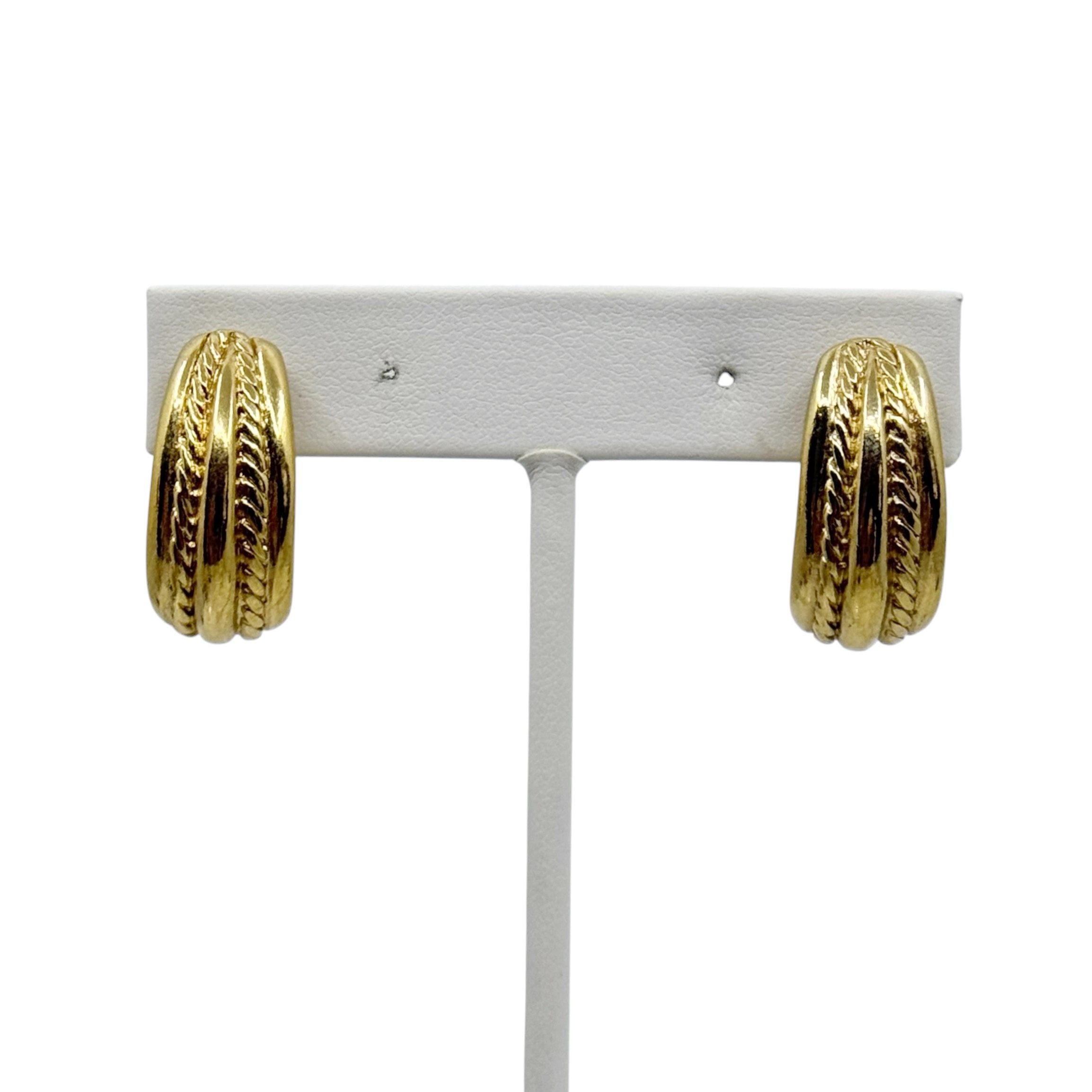 Vintage Trifari Gold Tone earrings - GM3007 - photo 3