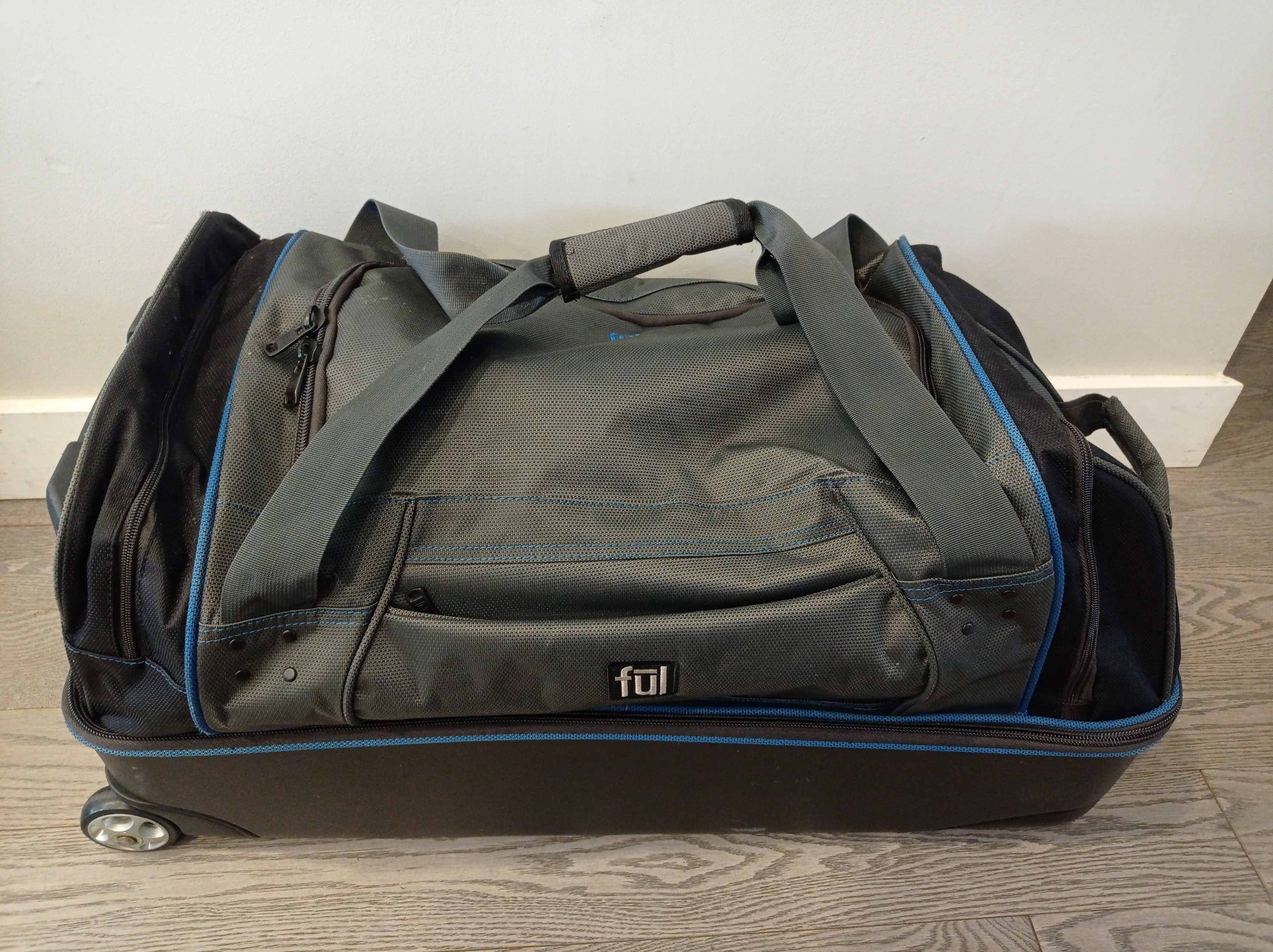 FUL Workhorse 30" Rolling Duffel Bag