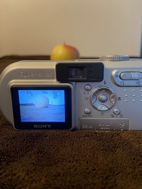 Sony Cyber-shot DSC-P8 3.2MP Vintage Digital Camera - photo 2