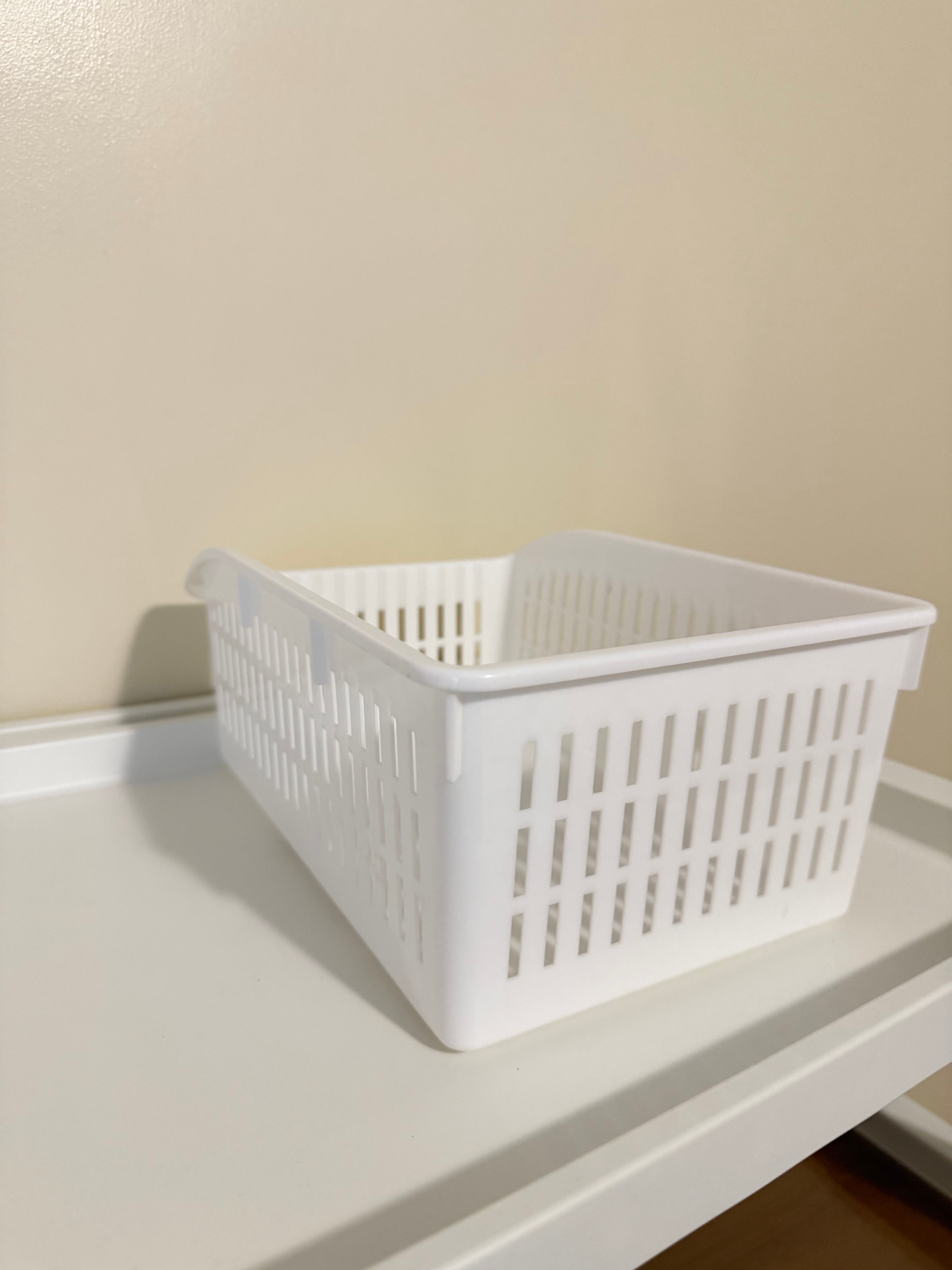 White Plastic Storage Basket - photo 4
