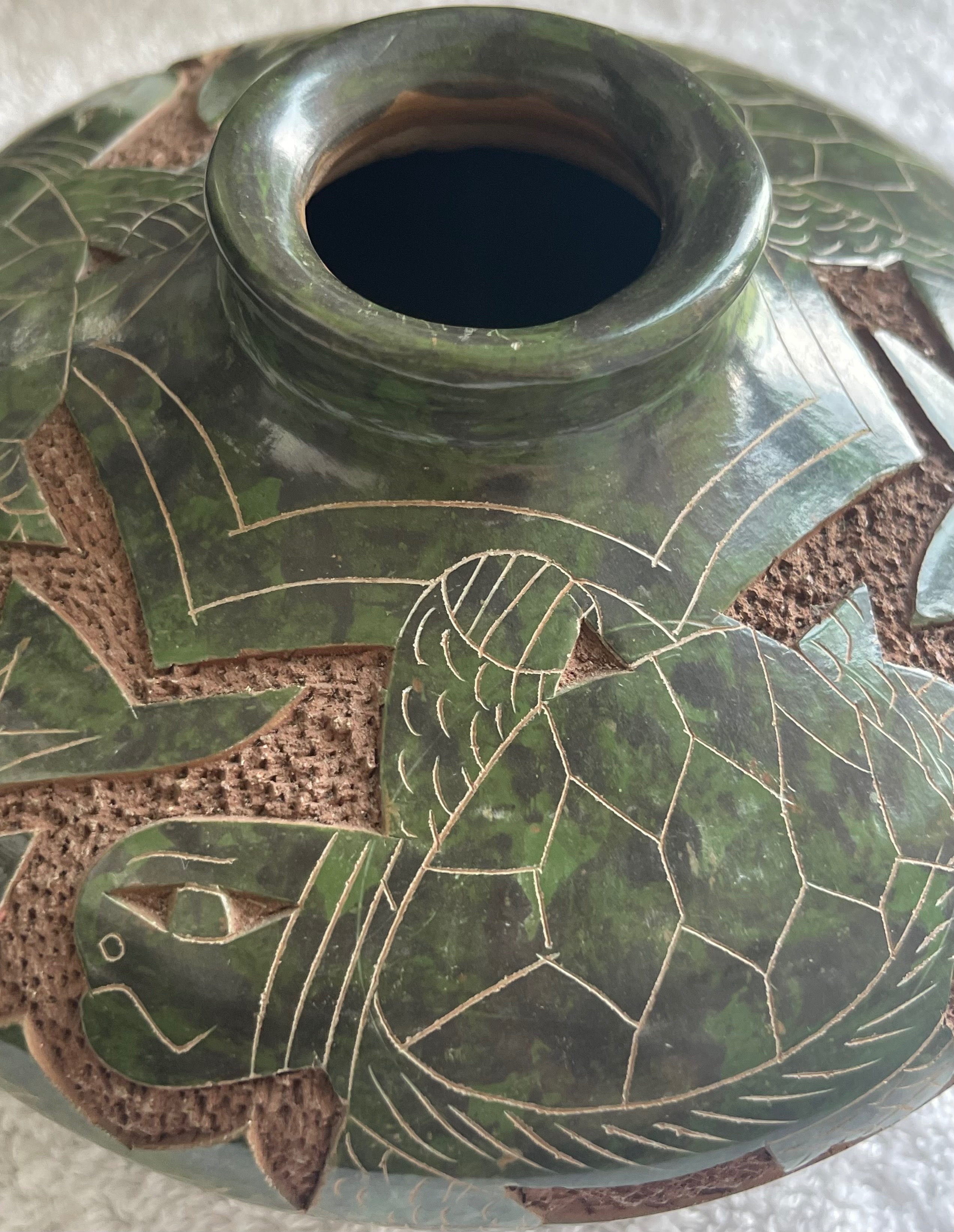 Signed Costa Rica Carved Green Sea Turtle Art Pottery Vase - photo 2