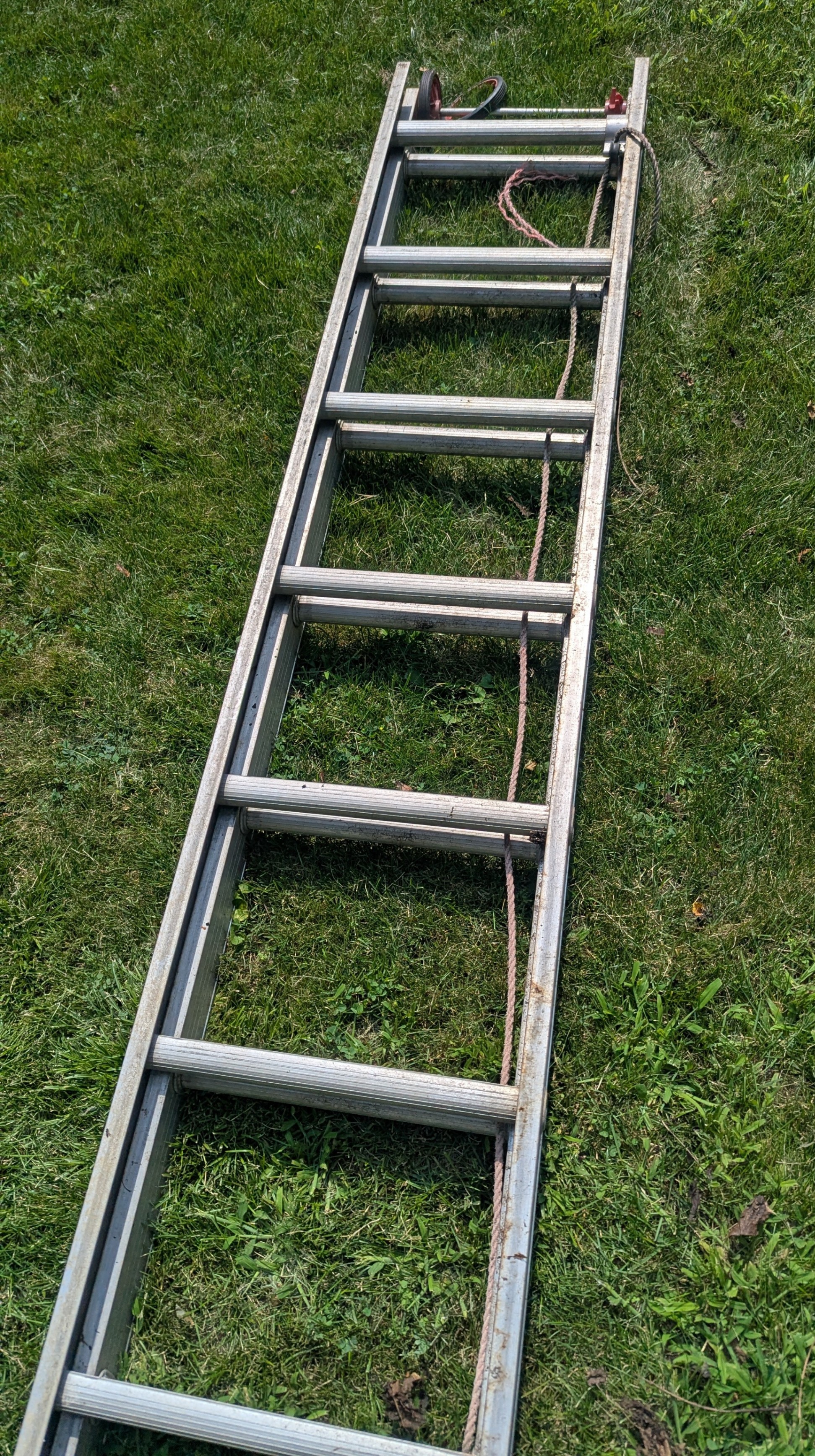 28Ft Aluminum Extension ladder - photo 3