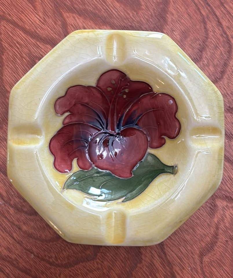 Vintage Moorcroft Hibiscus 4.5” Ashtray w original sticker
