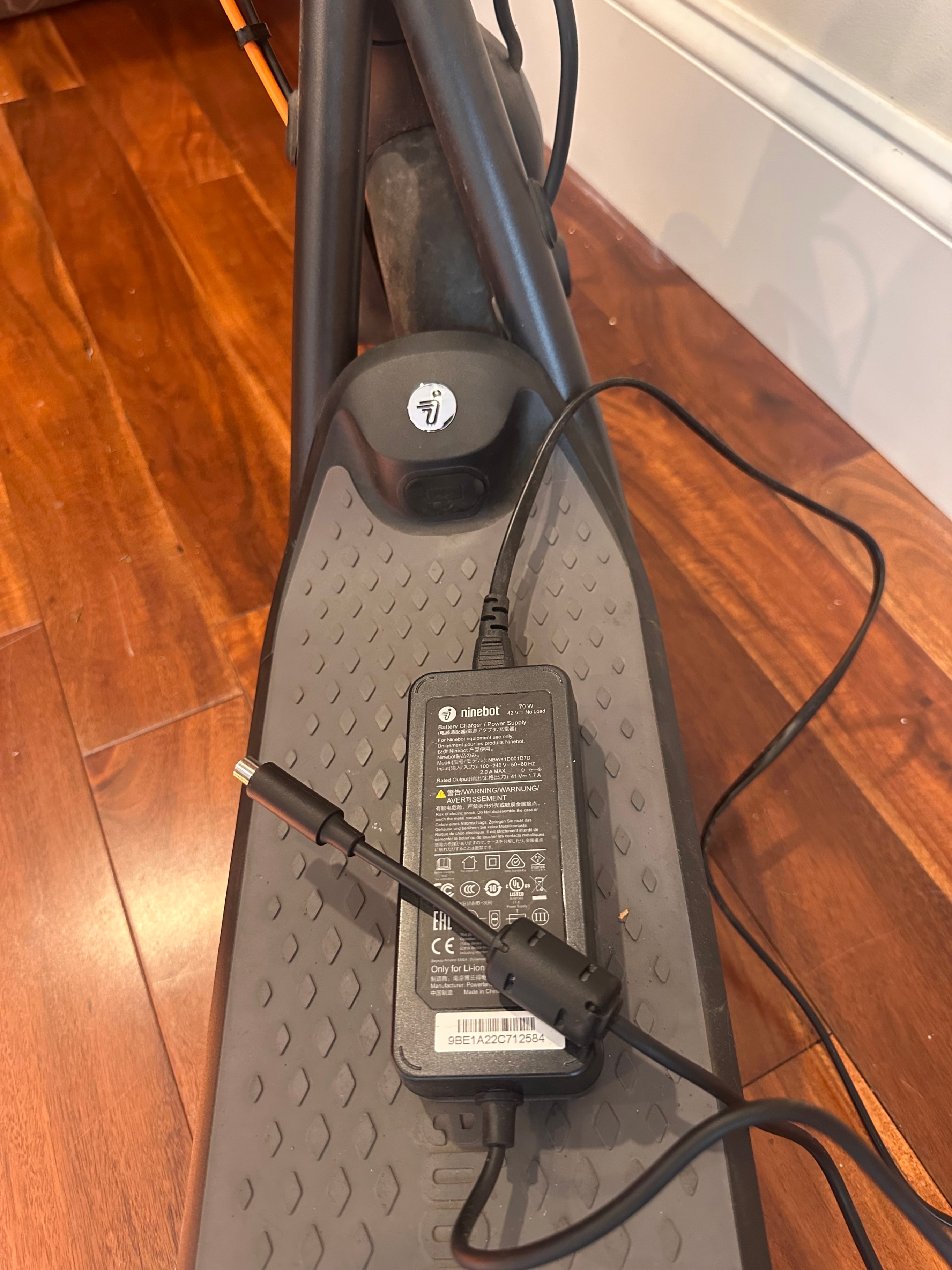 Segway F40 Electric Scooter 40km Range, 30km/h, Charger Included - photo 4