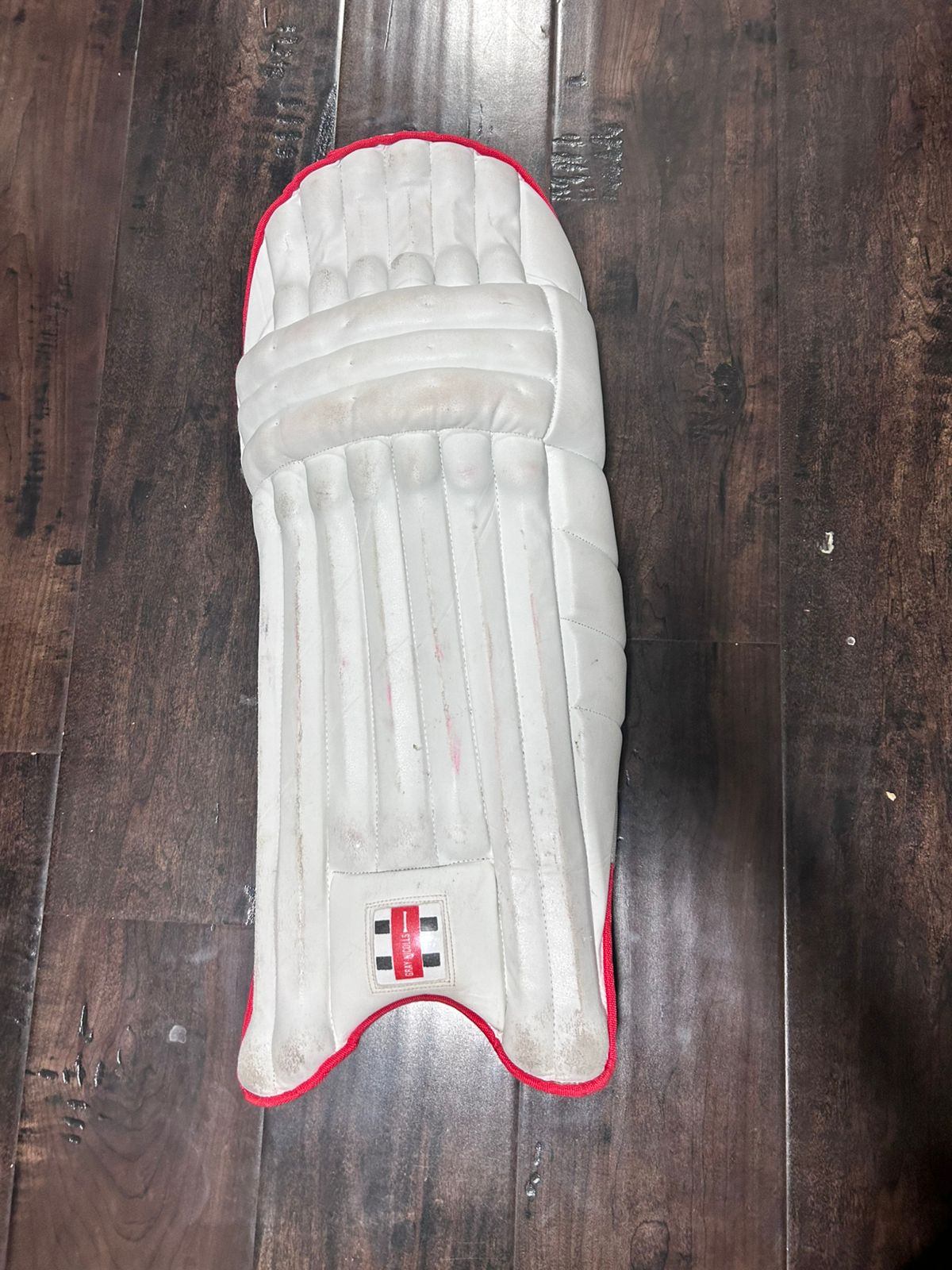 Gray-Nicolls "The Legend" Batting pads