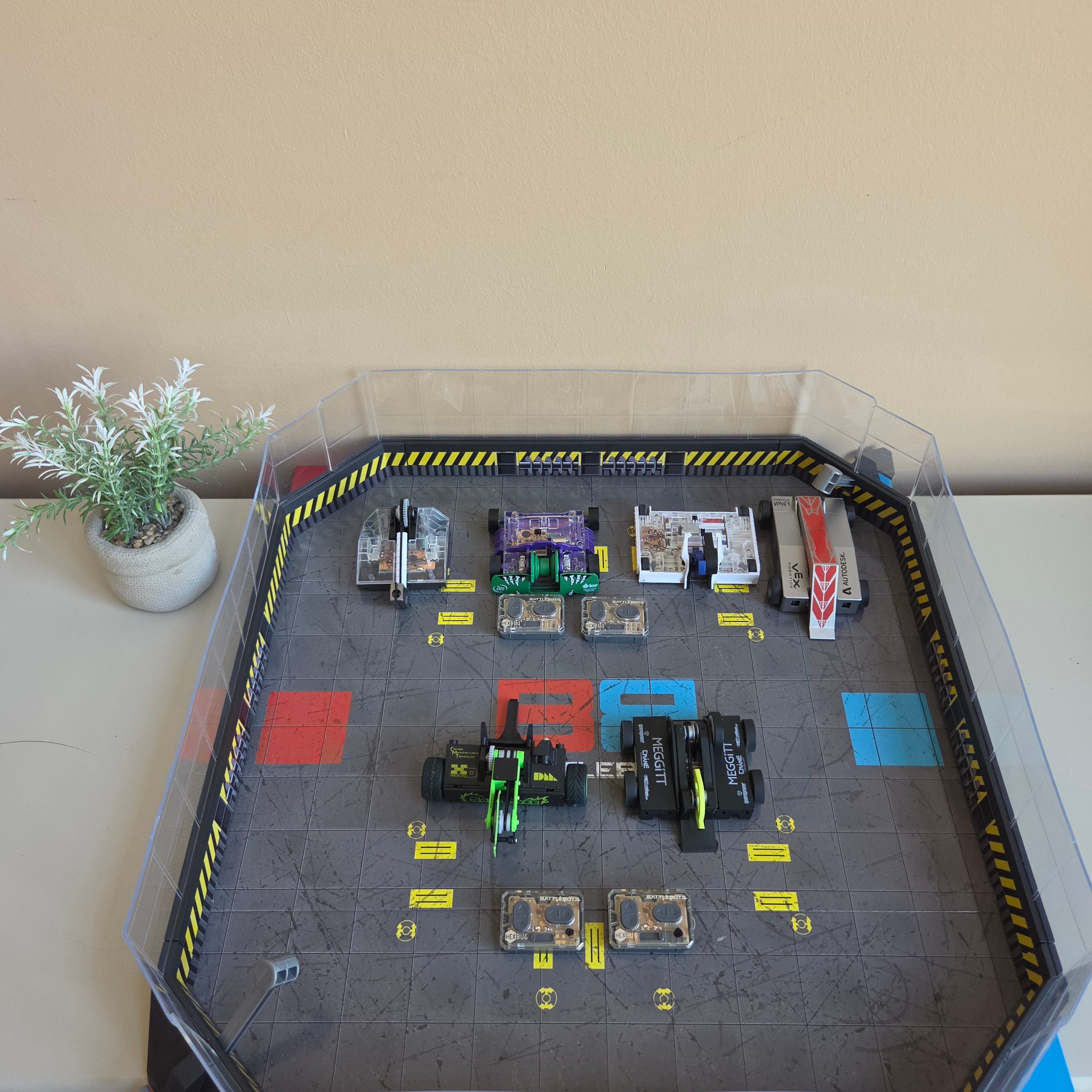 BattleBots - 6-Bots + Full Arena & 4-Controllers - Pre-Loved! 🤖