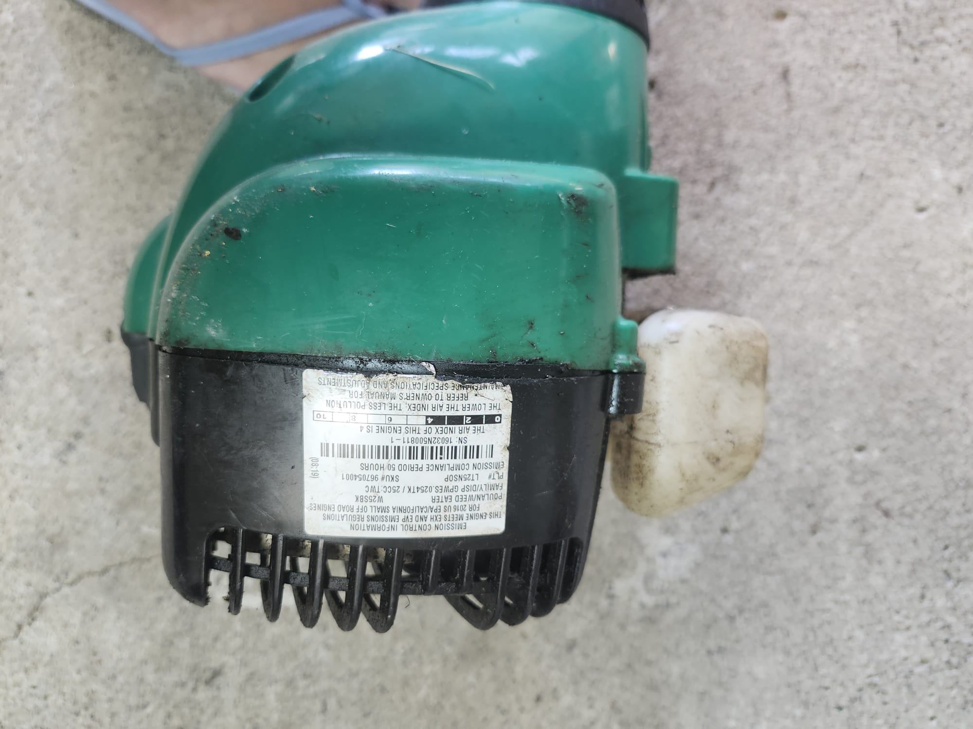 25cc gas-powered string trimmer for sale. - photo 3